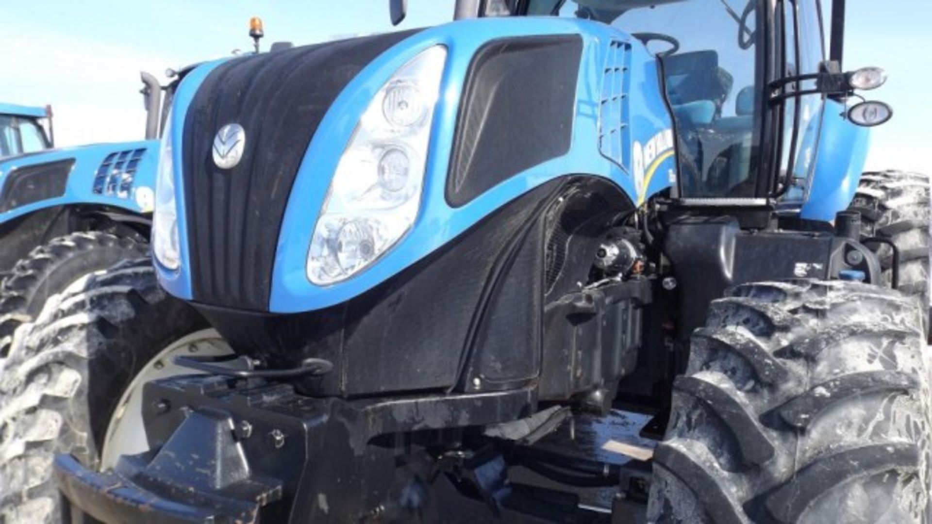 New Holland T8.275 Tractor '12, sn#ZCRC05266 4448 Hrs, MFWD, Deluxe Cab, Buddy Seat, 235 HP, 18/4 - Image 5 of 17