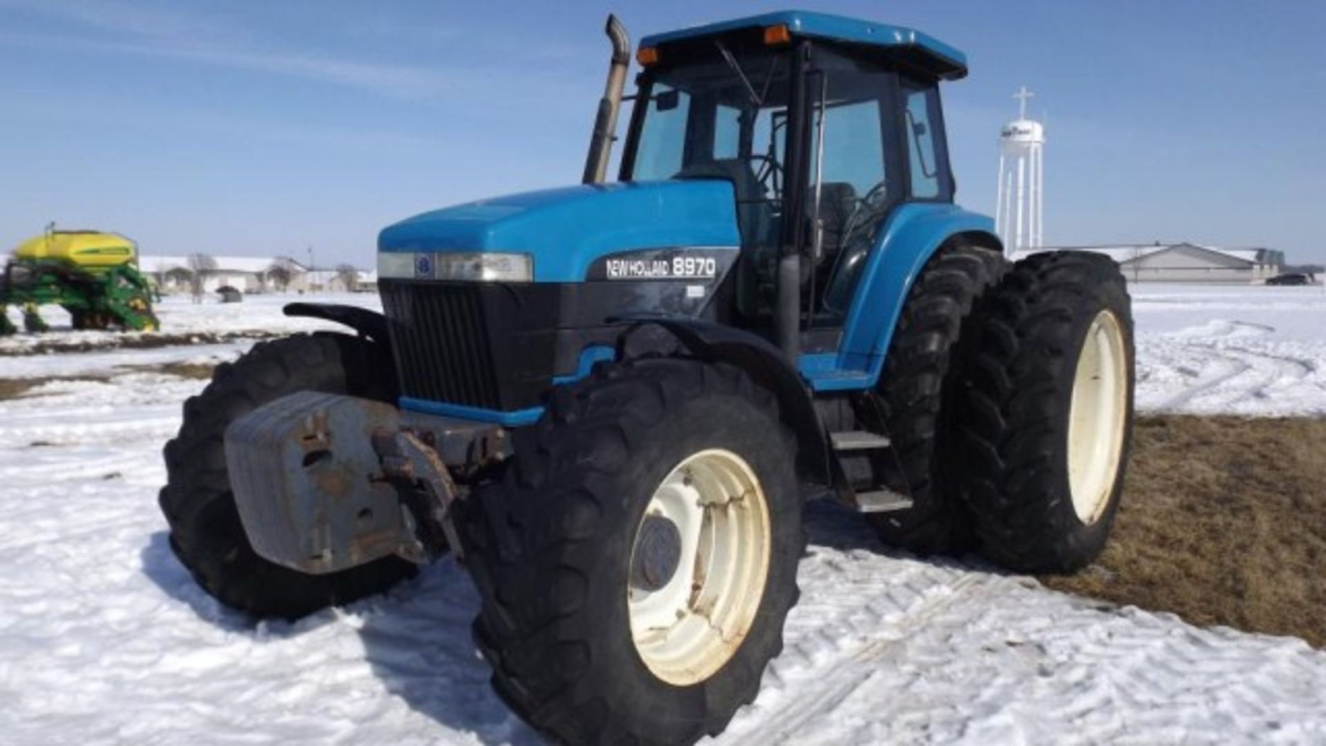 New Holland 8970 Tractor '00, sn#D421614 8028 Hrs, MFWD, Cab, 240 HP, 16/9 Sp, super steer,