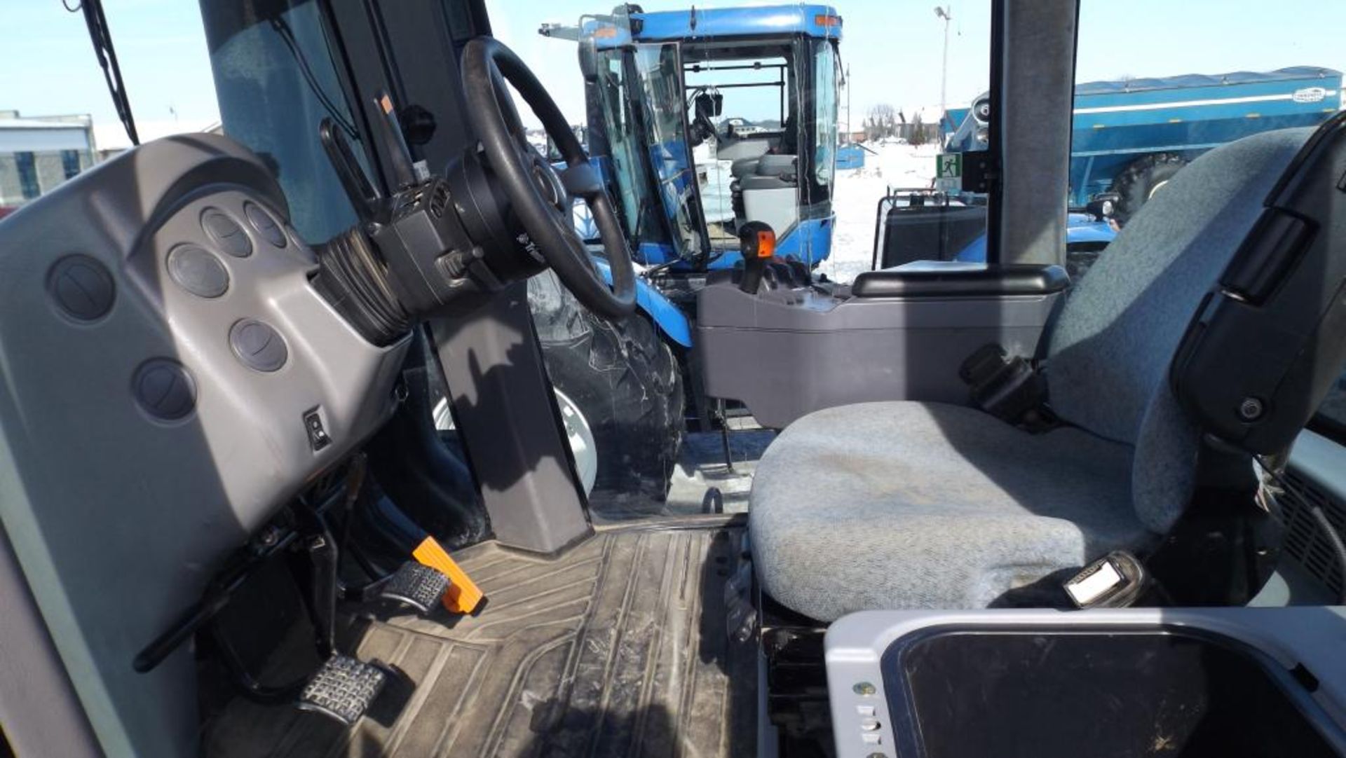 New Holland TJ500 HD Tractor '05, sn#RVS005055 6200 Hrs, 4WD, Fully Equipped Cab, 500 HP, 16/2 PS, - Image 9 of 14