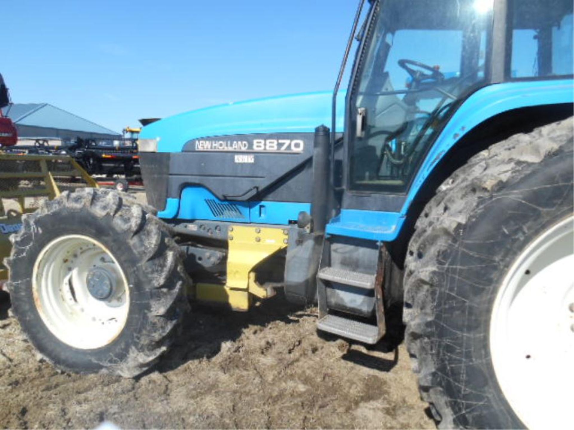 New Holland 8870 Tractor 00', sn# D420557 7669 Hrs, MFWD, Cab, 210 HP, 16/9 Speed, super steer - Image 4 of 13