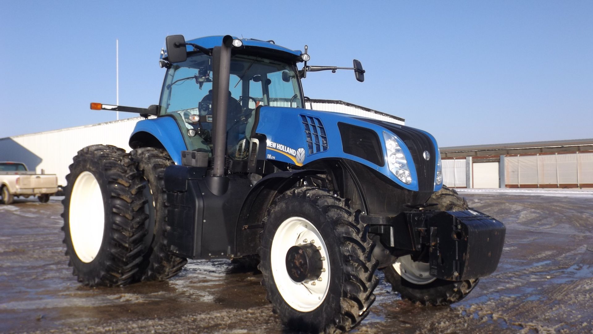 New Holland T8.275 Tractor '12, sn#ZCRC03823 2101 Hrs, MFWD, Deluxe Cab, Buddy Seat, 235 HP, 18/4