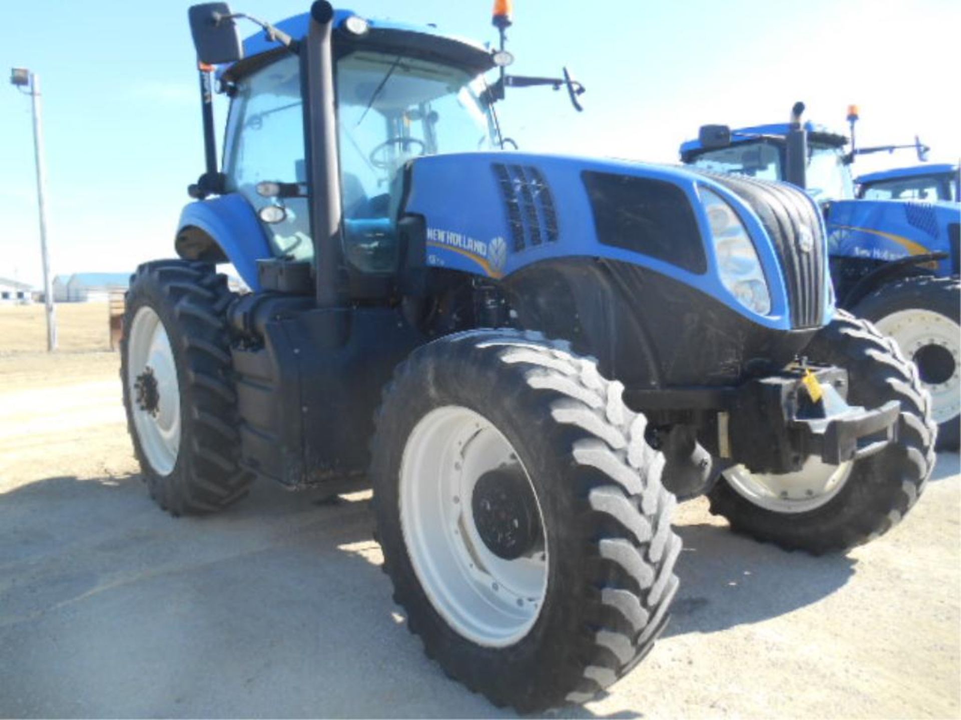 New Holland T8.275 Tractor '12, sn# ZCRC03036 6822+ Hrs, MFWD, Deluxe Cab, Buddy Seat, 235 HP, 18/ - Image 2 of 11