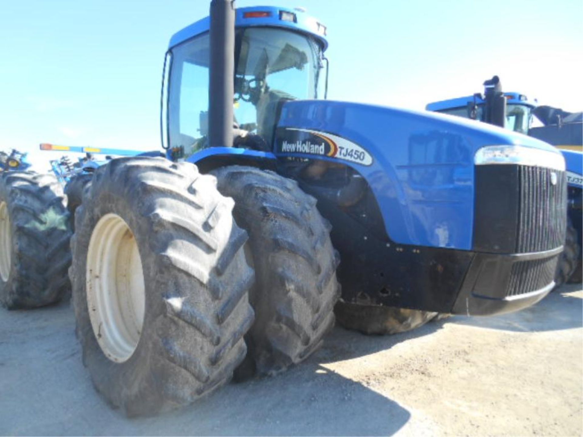 New Holland TJ450 Tractor '02, sn# RVS001131 4741 Hrs, 4WD, Fully Equipped Cab, 450 HP, 16/2 PS, - Image 2 of 15