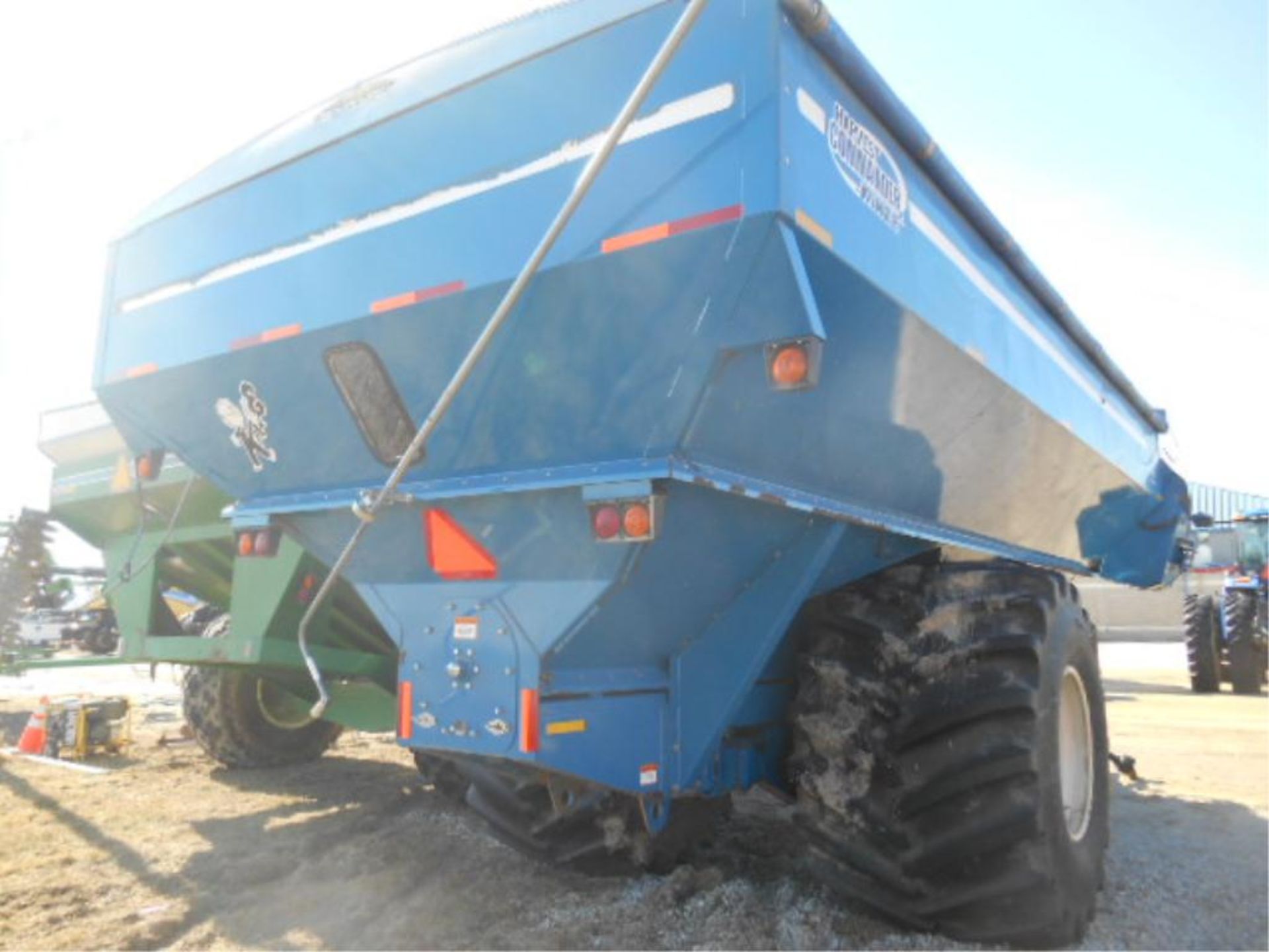 Kinze 1050 Harvest Commander Sof-Tred Grain Cart 24' Auger, Scale, Tarp, 76X50.00-32 Tires - Image 5 of 18