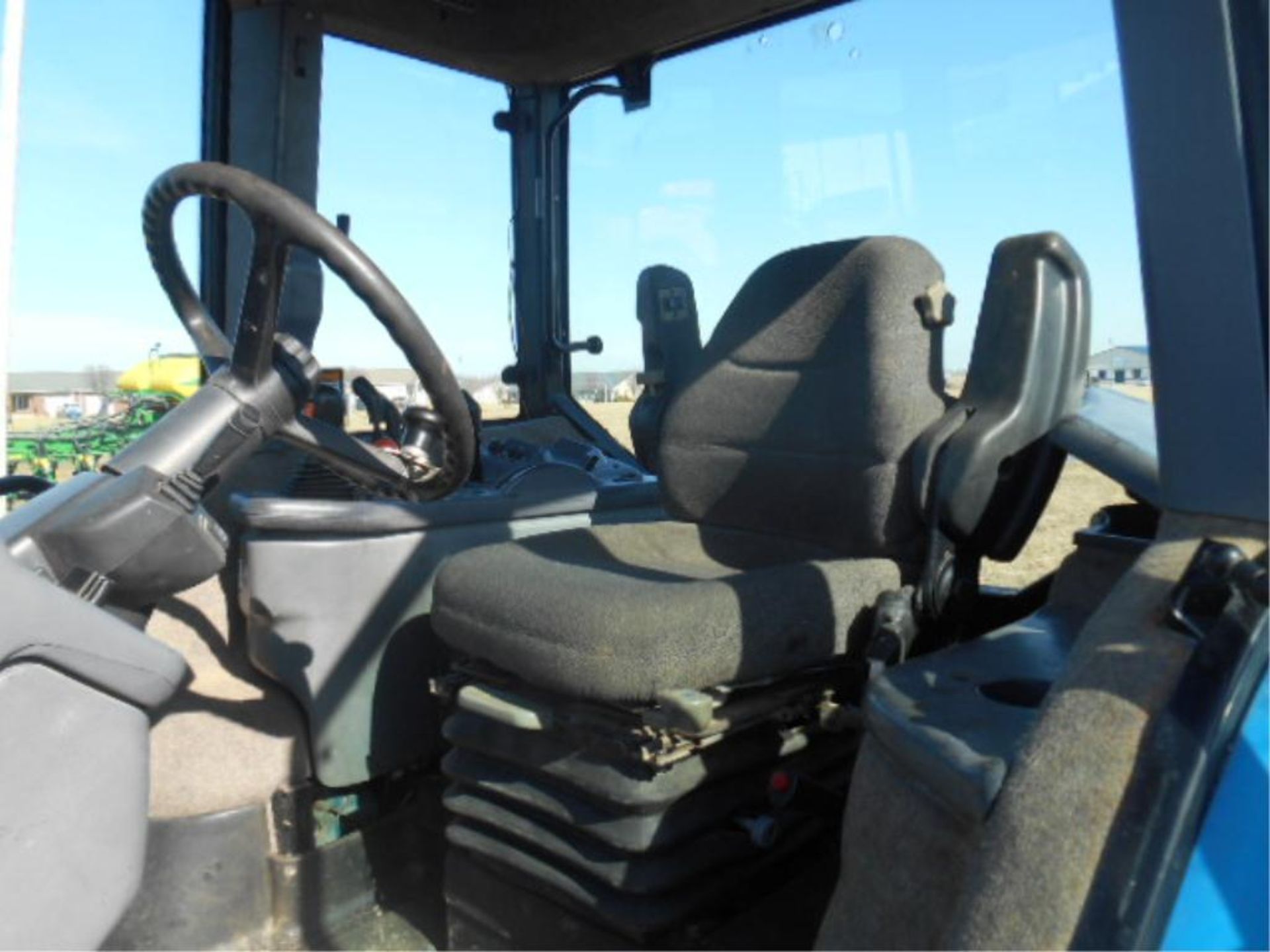 New Holland 8970 Tractor '00, sn# D420572 7524 Hrs, MFWD, Cab, 240 HP, 16/9 Spd, super steer, - Image 9 of 14
