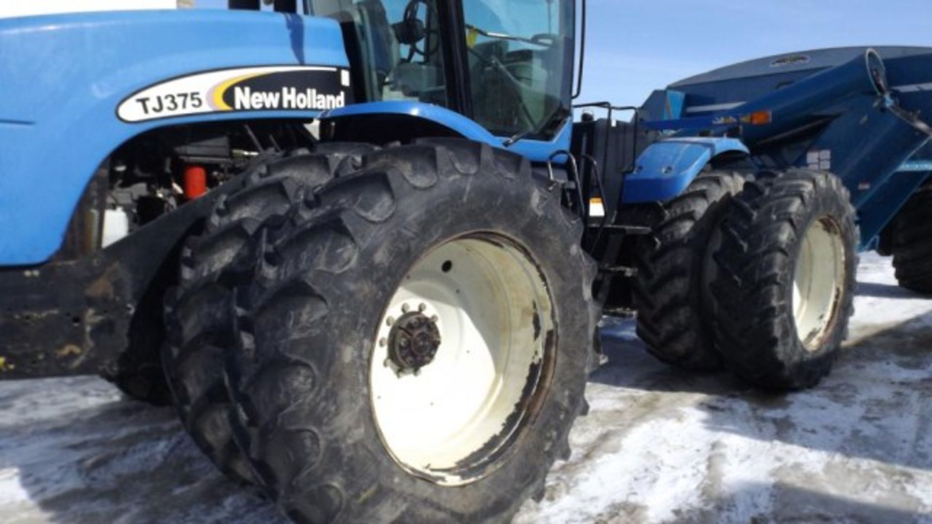 New Holland TJ375 Tractor '03, sn# RVS002016 7683 Hrs, 4WD, Fully Equipped Cab, 375 HP, 16/2 PS, - Image 5 of 24