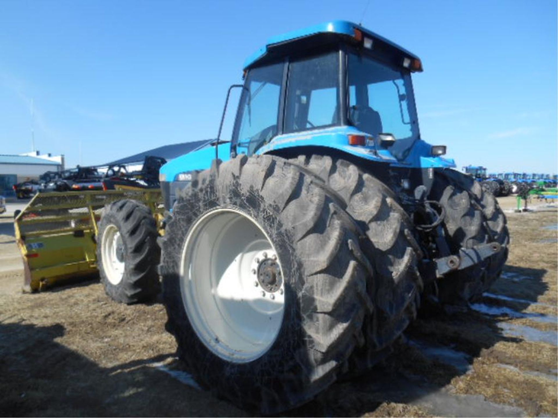 New Holland 8970 Tractor '00, sn# D420572 7524 Hrs, MFWD, Cab, 240 HP, 16/9 Spd, super steer, - Image 4 of 14
