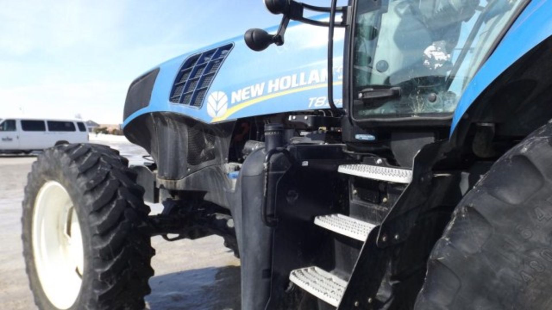 New Holland T8.275 Tractor '12, sn# ZCRC03030 6734 Hrs, MFWD, Deluxe Cab, Buddy Seat, 235 HP, 18/ - Image 8 of 20