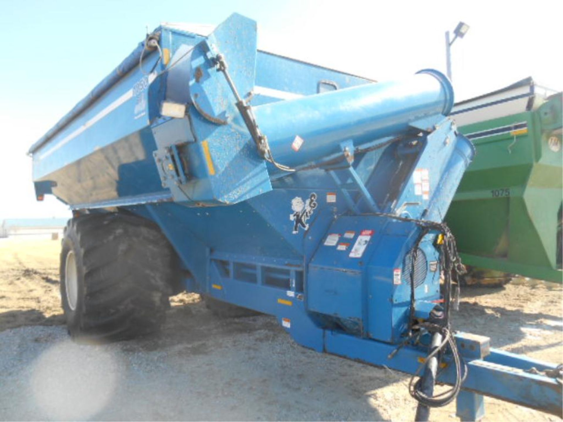 Kinze 1050 Harvest Commander Sof-Tred Grain Cart 24' Auger, Scale, Tarp, 76X50.00-32 Tires - Image 4 of 18