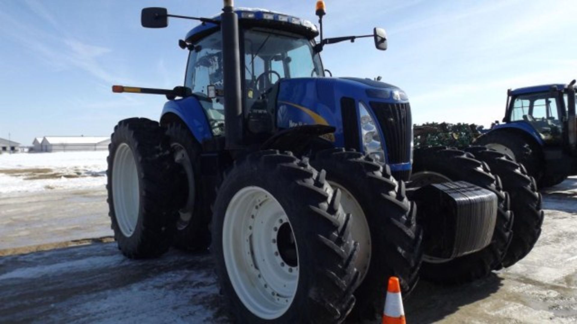 New Holland T8030 Tractor '10, sn# ZARW07507 1004 Hrs, Deluxe Cab, Buddy Seat, 303 HP, 18/4 PS, 3 - Image 2 of 17