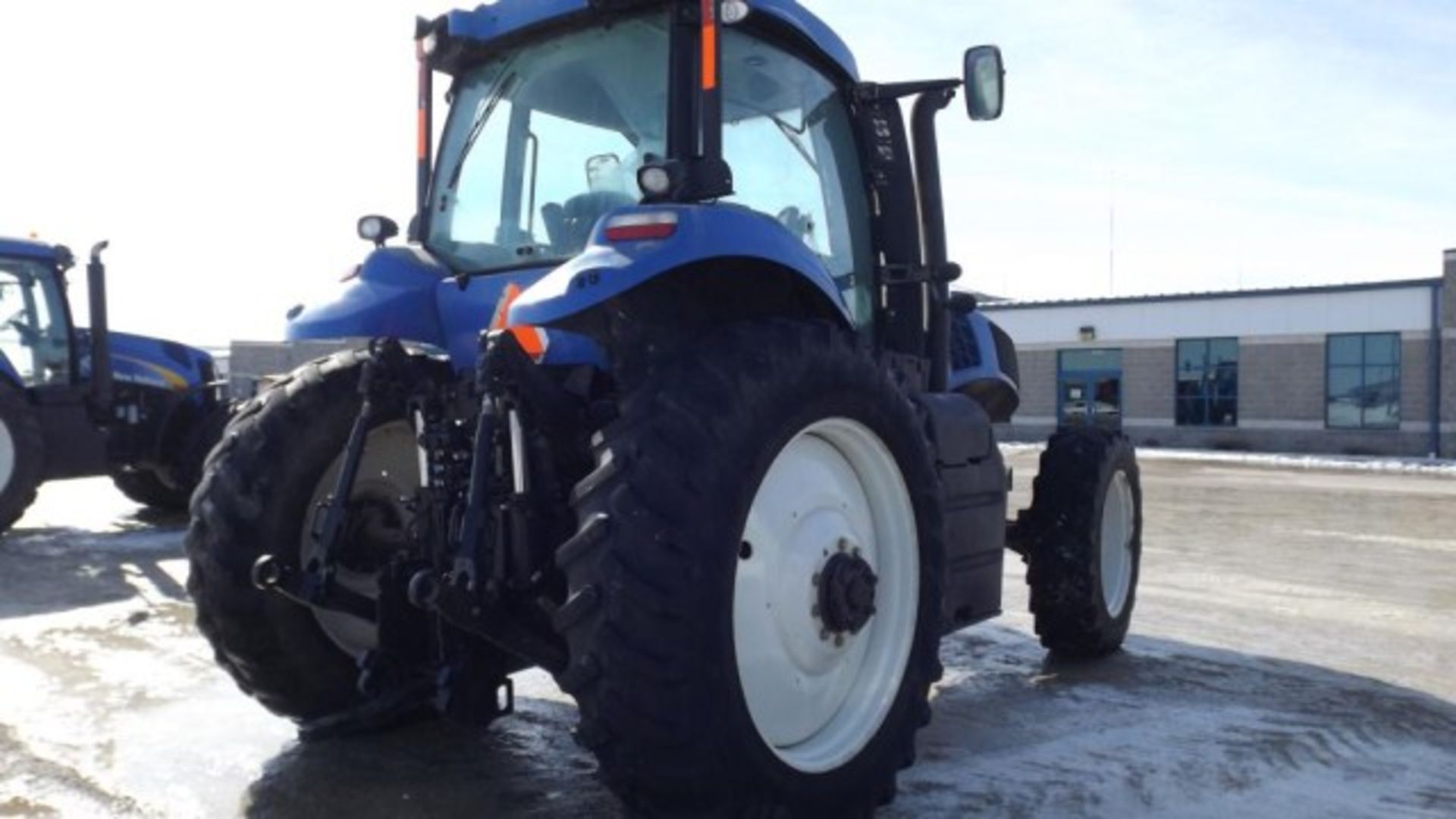 New Holland T8.275 Tractor '12, sn# ZCRC03030 6734 Hrs, MFWD, Deluxe Cab, Buddy Seat, 235 HP, 18/ - Image 7 of 20