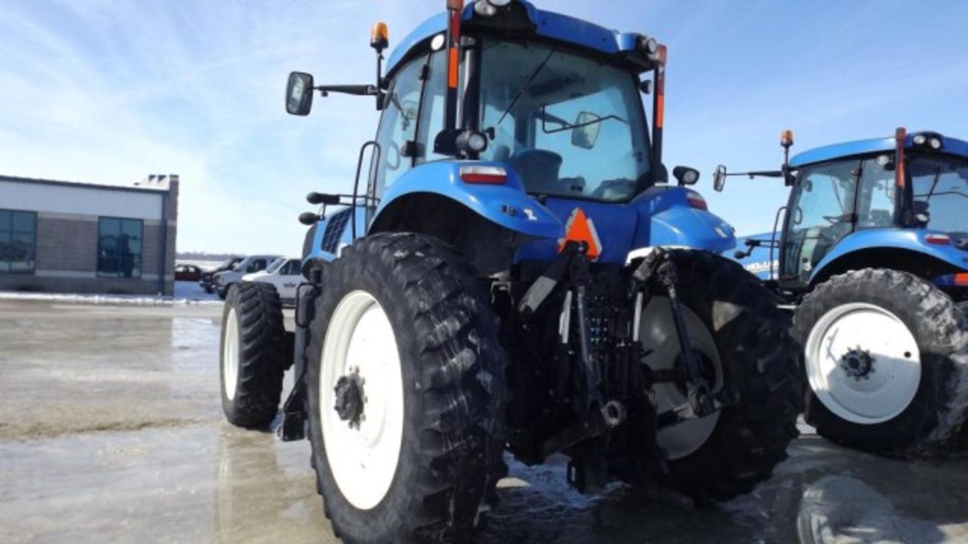 New Holland T8.275 Tractor '12, sn# ZCRC03030 6734 Hrs, MFWD, Deluxe Cab, Buddy Seat, 235 HP, 18/ - Image 5 of 20