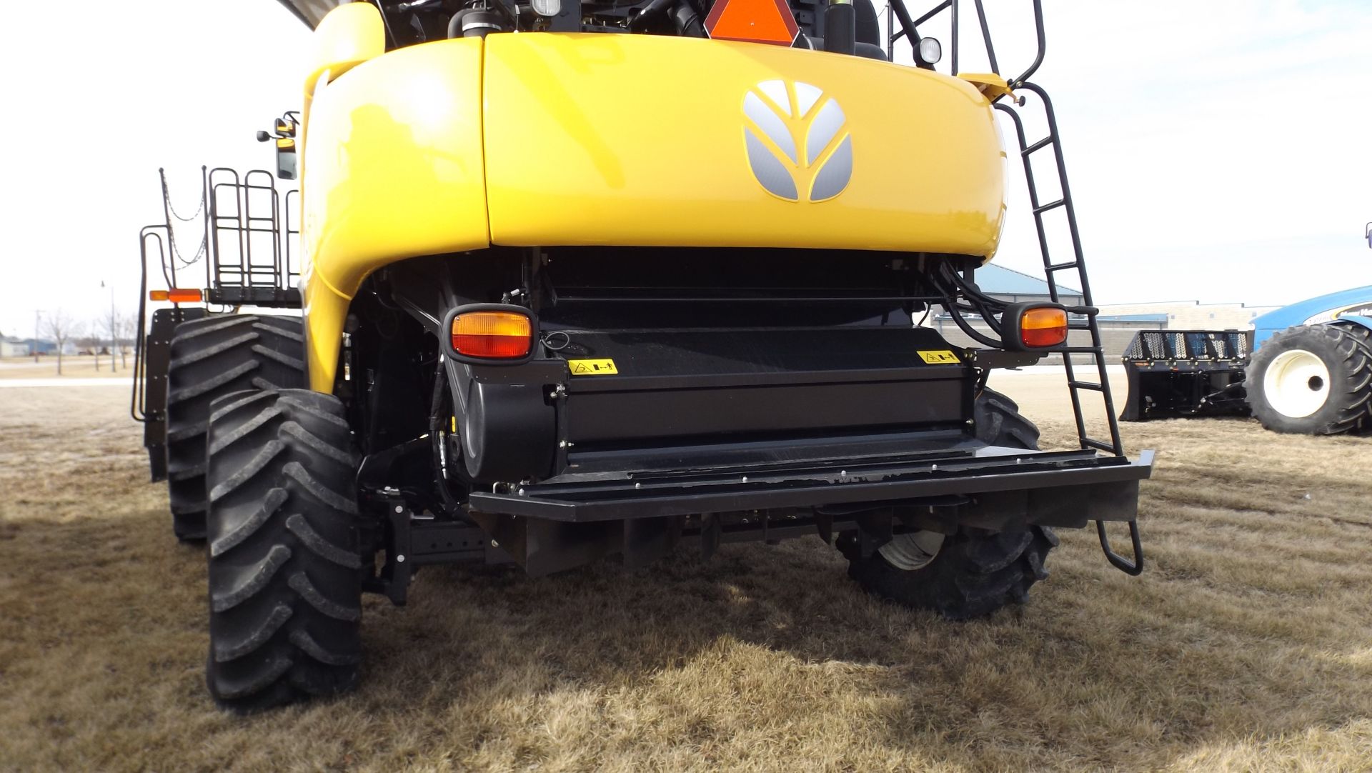 New Holland CR8090 Combine '14, sn#YEG118837 375/258 Hours, 2 Speed Power Rear Axle AGR, 442 HP, 6 - Image 2 of 36