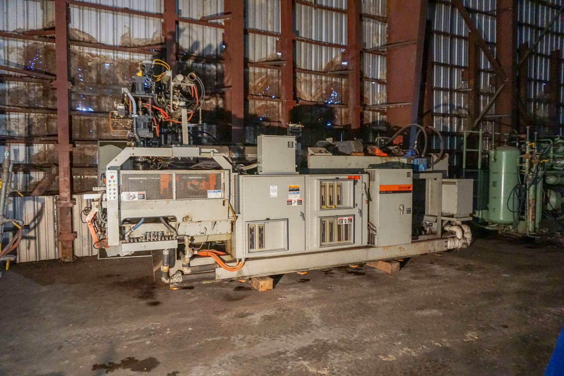 Uniloy 350 R-4 Blow Molder: 5 Head Machine, Capable of running many types of containers - Image 2 of 24