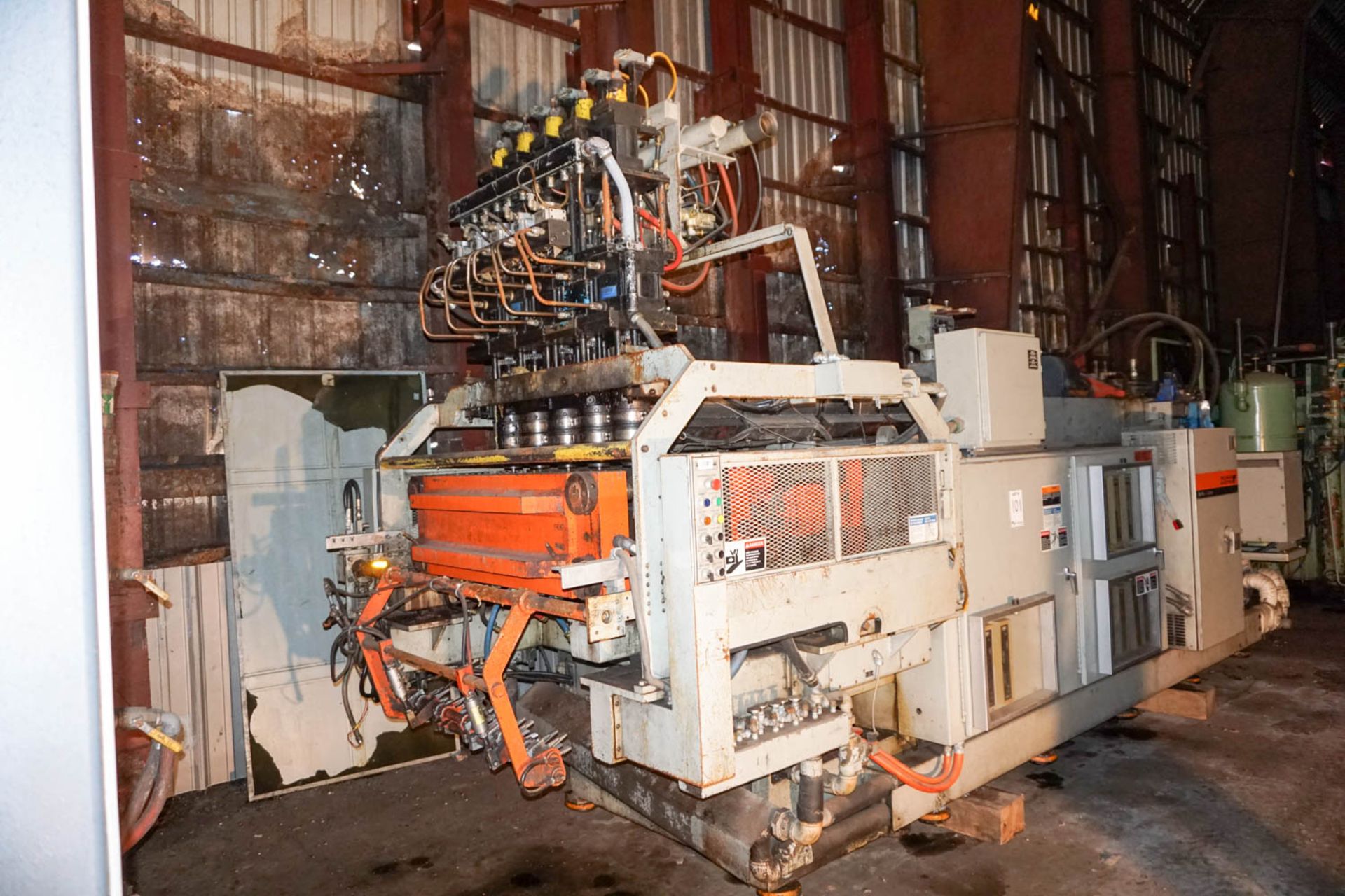 Uniloy 350 R-4 Blow Molder: 5 Head Machine, Capable of running many types of containers - Image 3 of 24