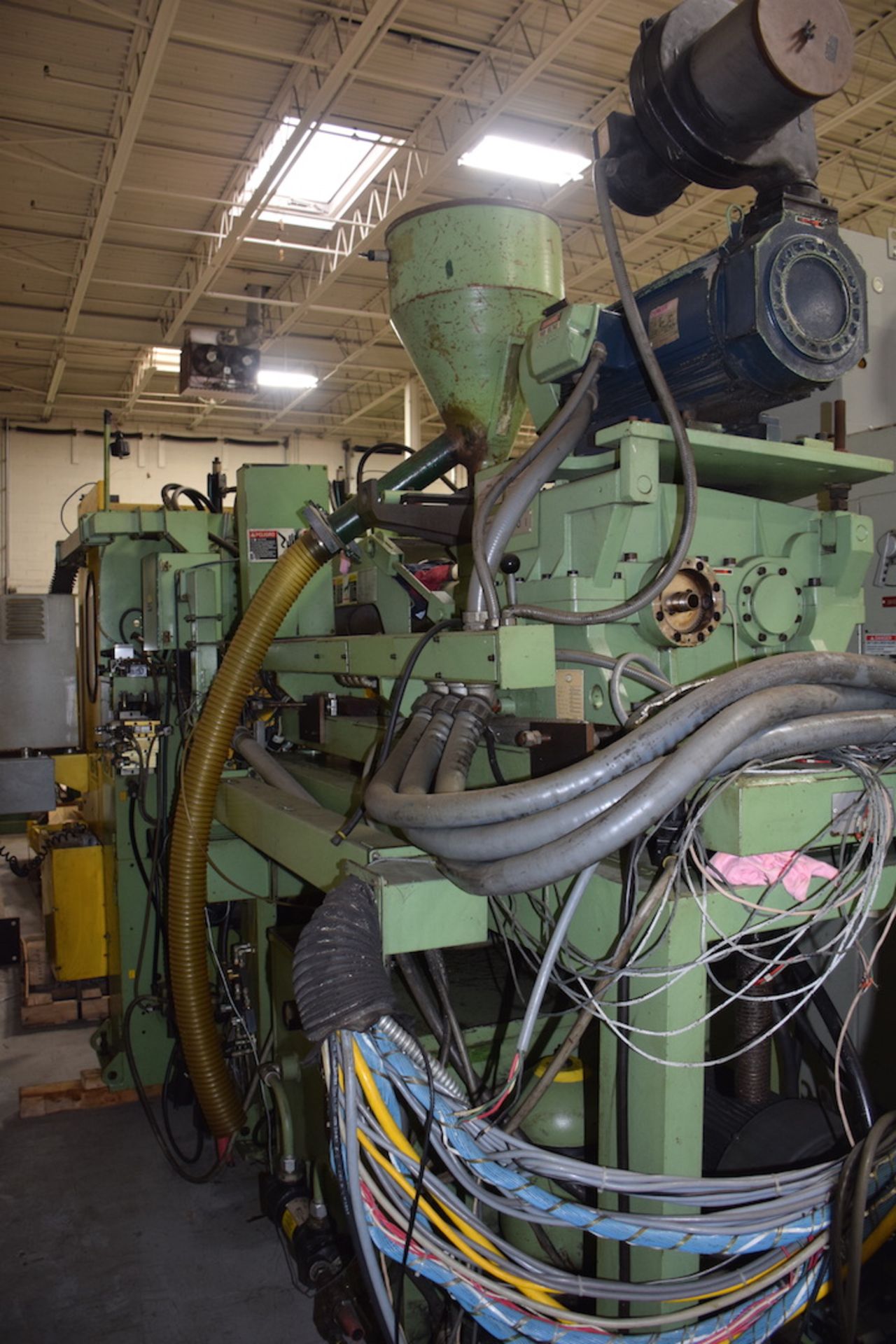 Bekum H111 2-Sided Shuttle Blow Molder: Manufactured 1992, *LOCATED IN ITASCA, IL - Image 7 of 9