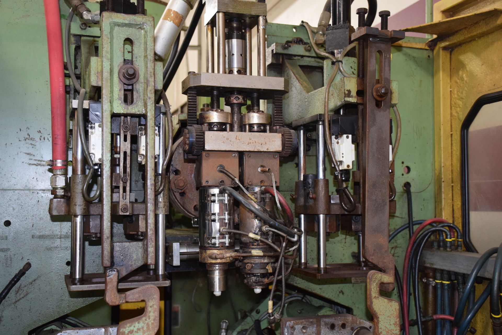 Bekum H111 2-Sided Shuttle Blow Molder: Manufactured 1992, *LOCATED IN ITASCA, IL - Image 4 of 9