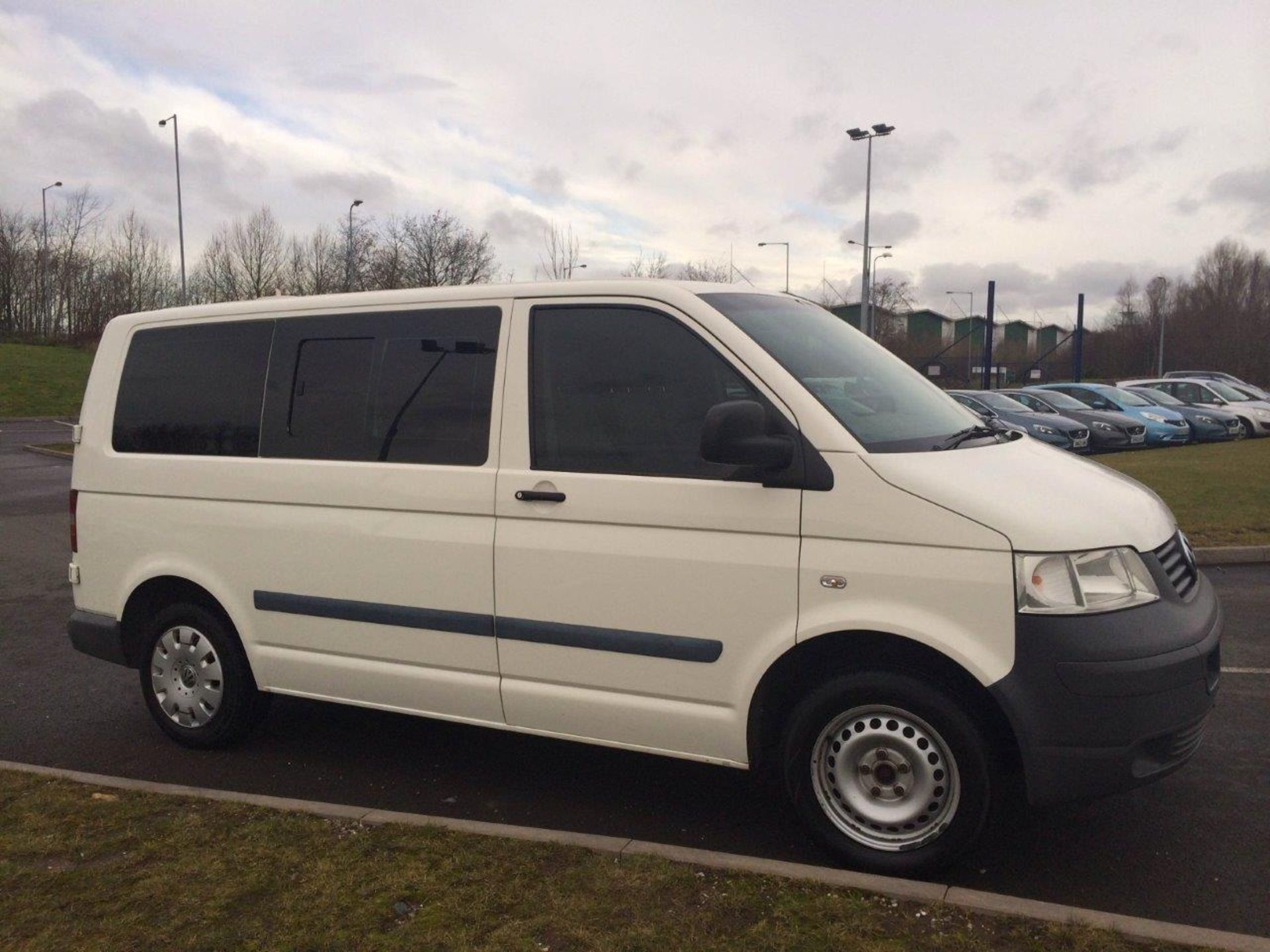 2007/57 REG VOLKSWAGEN TRANSPORTER T28 84 TDI SWB 8 SEAT SHUTTLE BUS