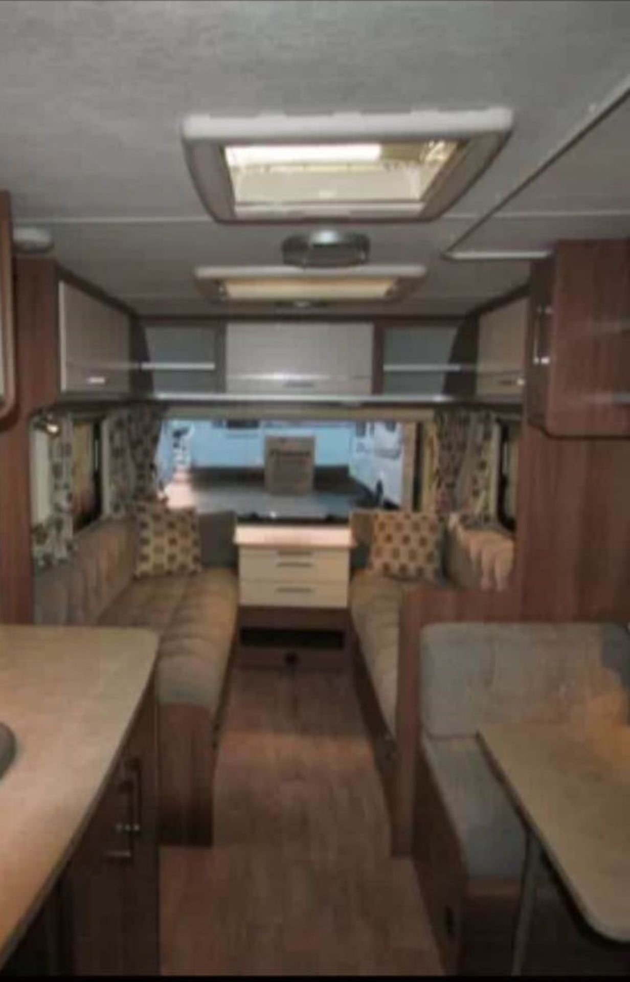 2015 BRAND NEW LUNAR VENUS 620/6 BERTH UNUSED TWIN AXLE CARAVAN WITH FIXED BED *PLUS VAT* - Image 12 of 14