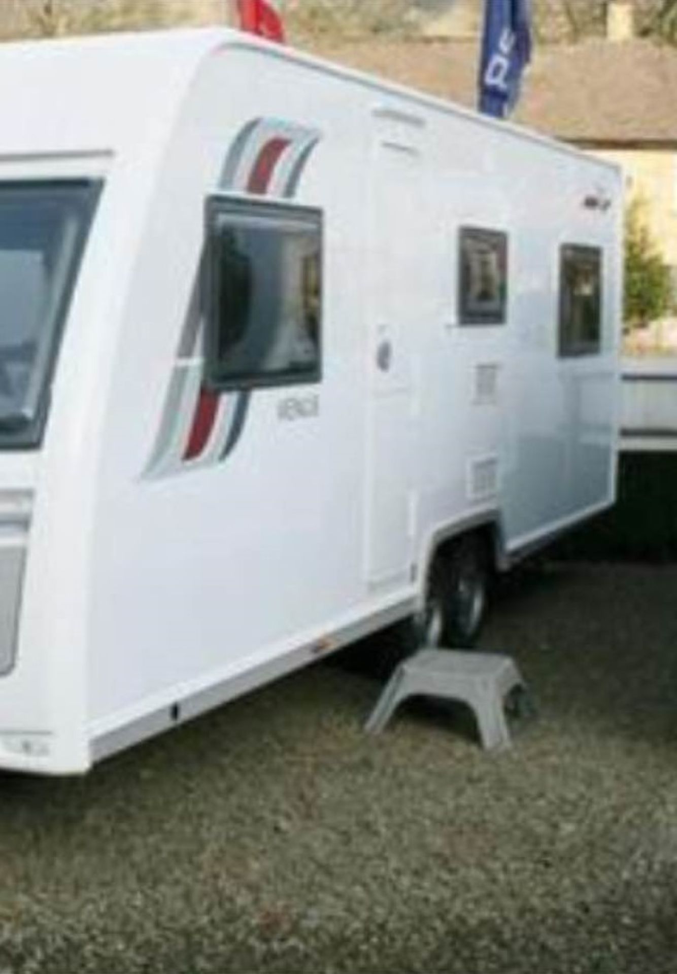 2015 BRAND NEW LUNAR VENUS 620/6 BERTH UNUSED TWIN AXLE CARAVAN WITH FIXED BED *PLUS VAT* - Image 2 of 14