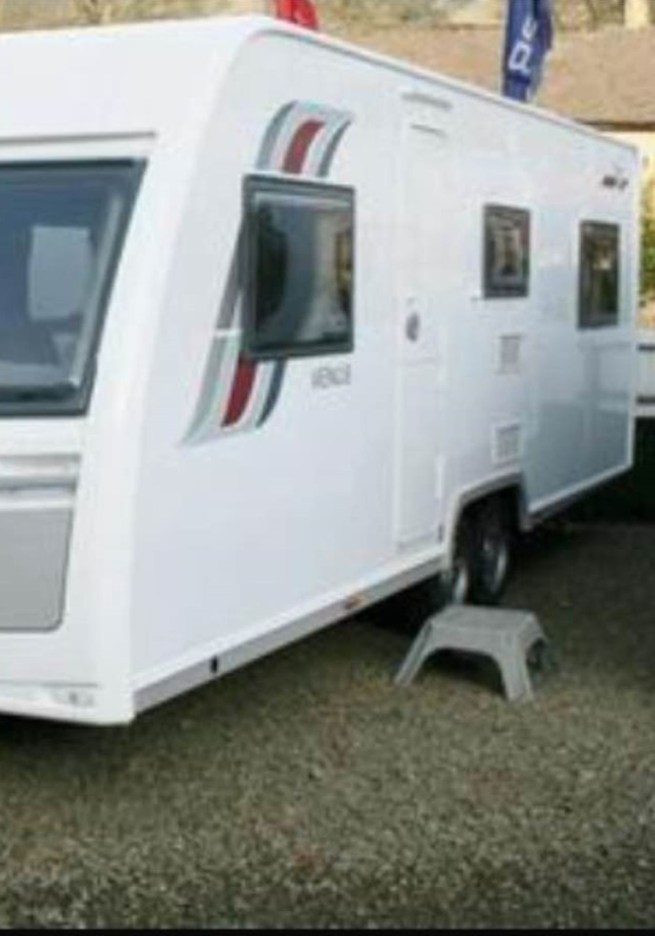 2015 BRAND NEW LUNAR VENUS 620/6 BERTH UNUSED TWIN AXLE CARAVAN WITH FIXED BED *PLUS VAT* - Image 4 of 14