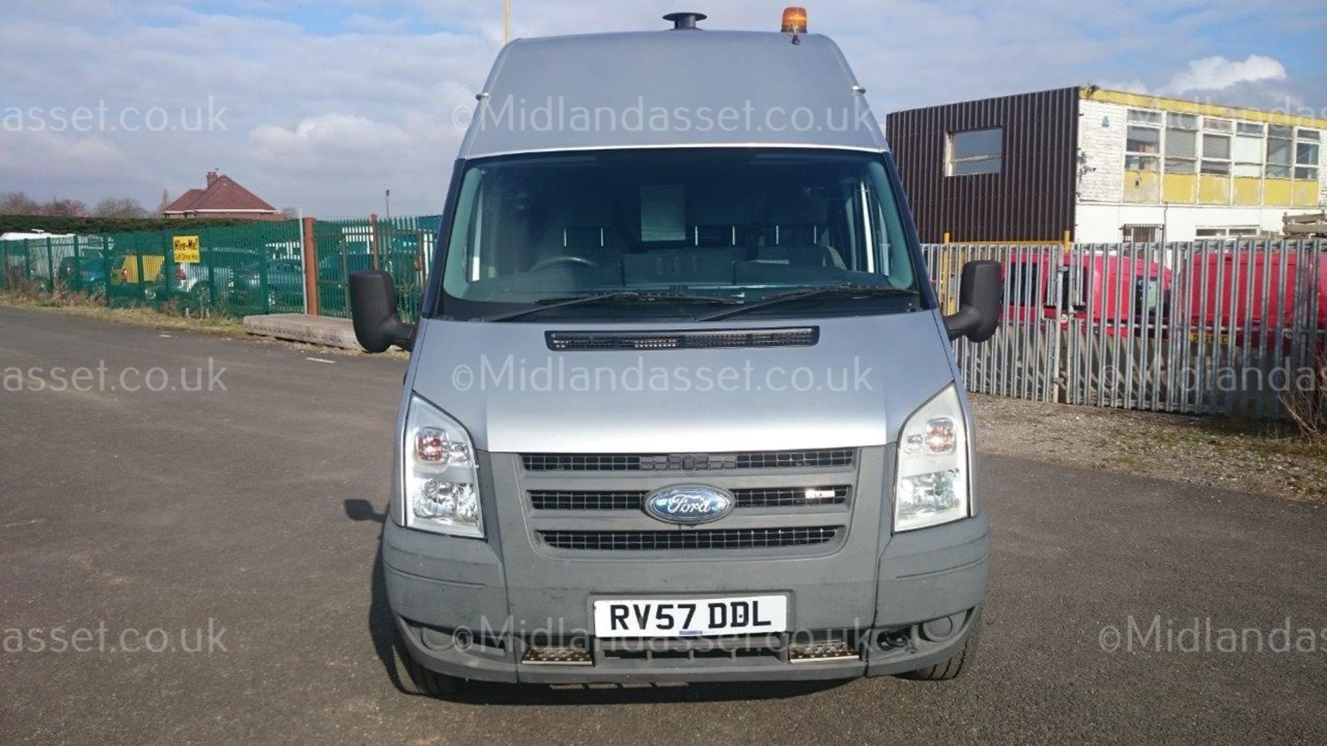 2007/57 REG FORD TRANSIT 140 T350M RWD WORKSHOP VAN FITTED WITH GENERATOR AND COMPRESSOR ONE OWNER - Image 3 of 21