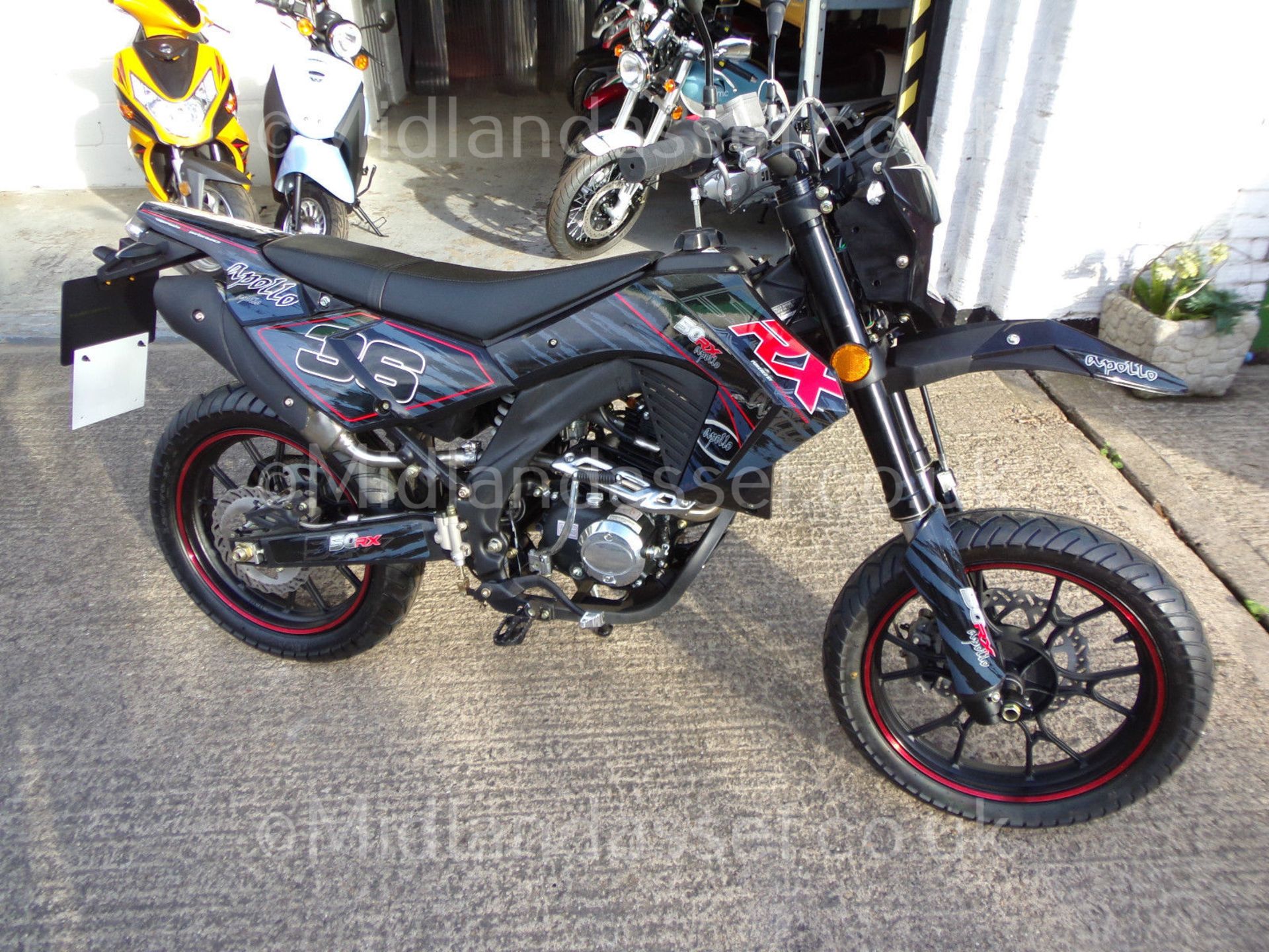 BRAND NEW 2015 BLACK APOLLO MOTORBIKE RX50 FANTASTIC SPEC *PLUS VAT*