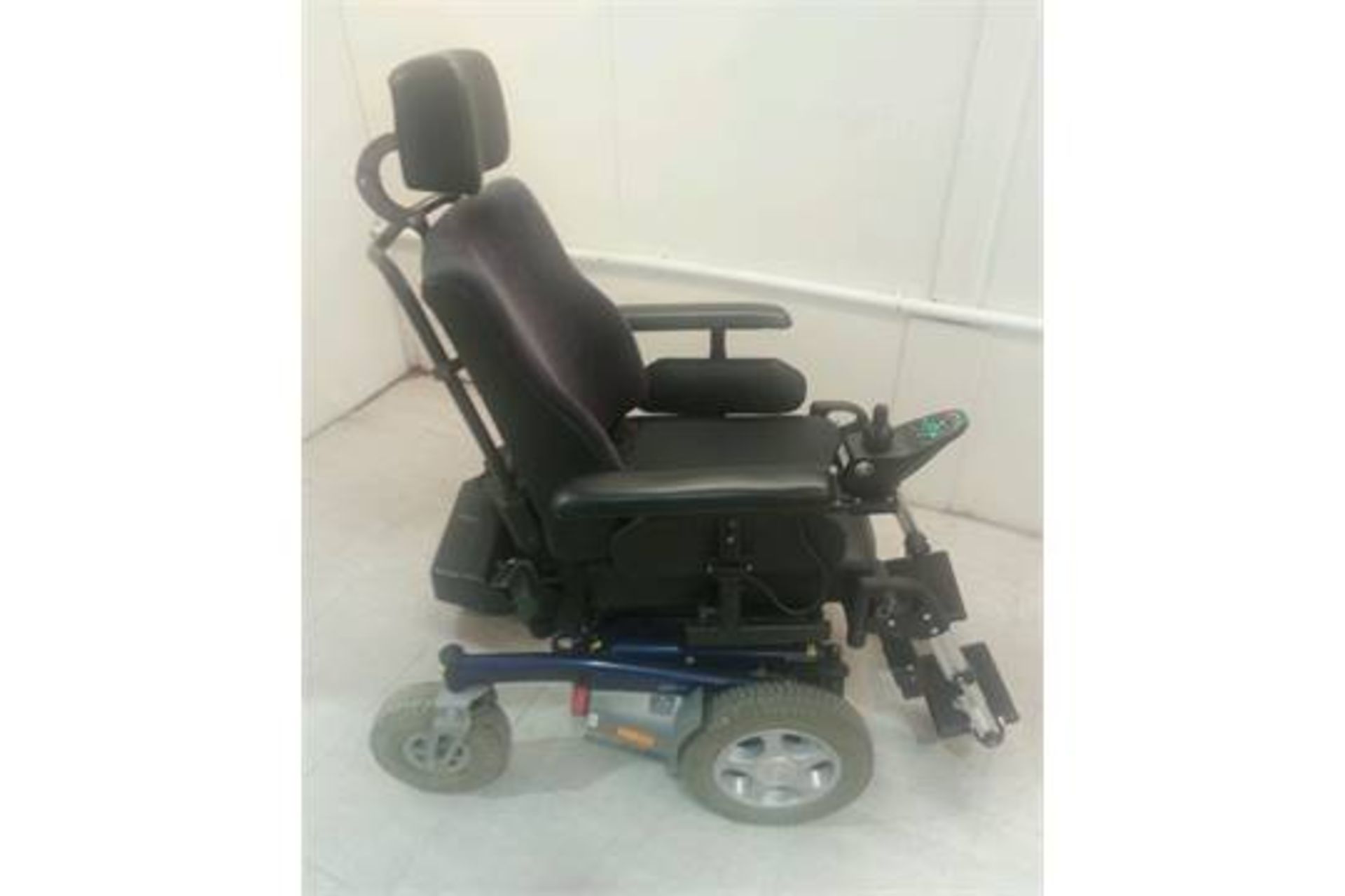 Y.E.S SERIES RISE AND RECLINE POWER CHAIR, WHEELCHAIR *NO VAT*