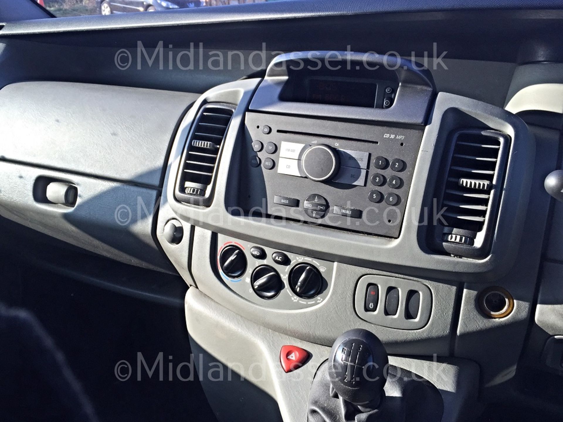 2007/07 REG VAUXHALL VIVARO 2700 CDTI SWB 2770KG GROSS WEIGHT SILVER *PLUS VAT* - Image 10 of 11