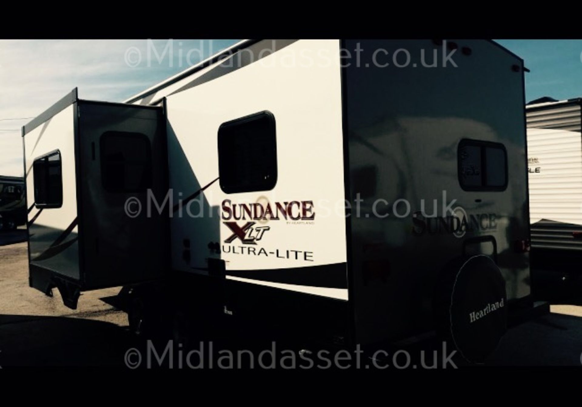 BRAND NEW 2015 SPEC HEARTLAND SUNDANCE 24BHSS LIGHTWEIGHT TRAVEL TRAILER 9 BERTH *PLUS VAT* - Image 3 of 11