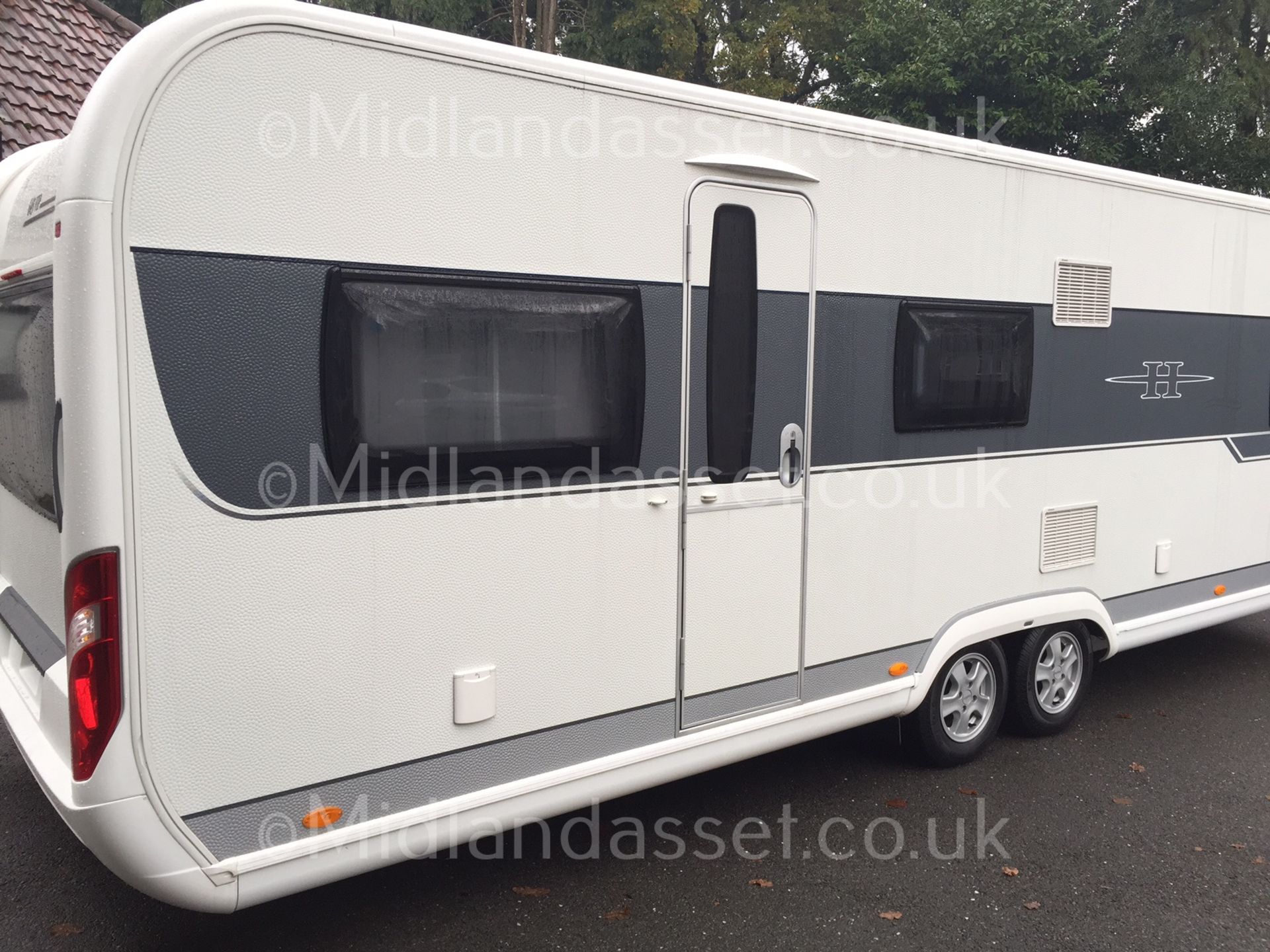 HOBBY 645 VIP TOURING CARAVAN - NEW NOT YET REGISTERED 2015 spec - Image 4 of 18