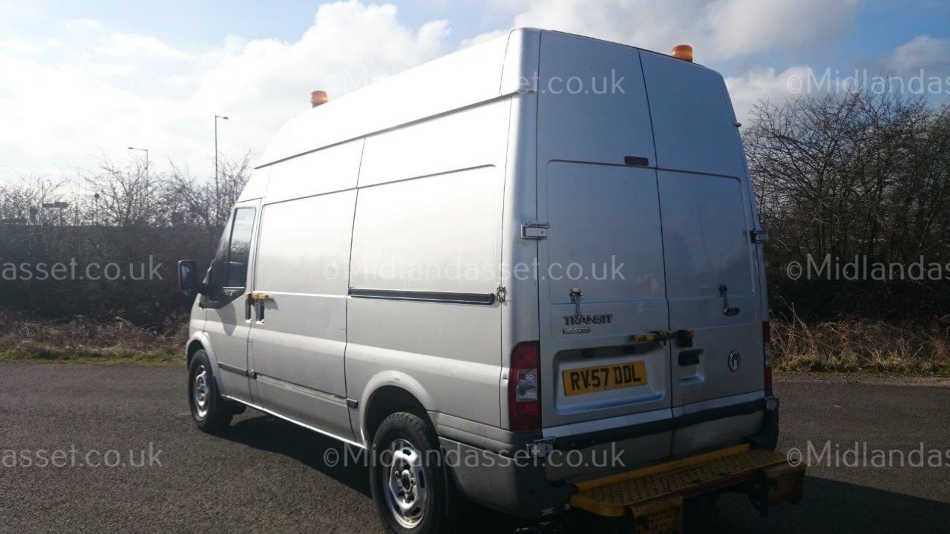 2007/57 REG FORD TRANSIT 140 T350M RWD WORKSHOP VAN FITTED WITH GENERATOR AND COMPRESSOR ONE OWNER - Image 4 of 21