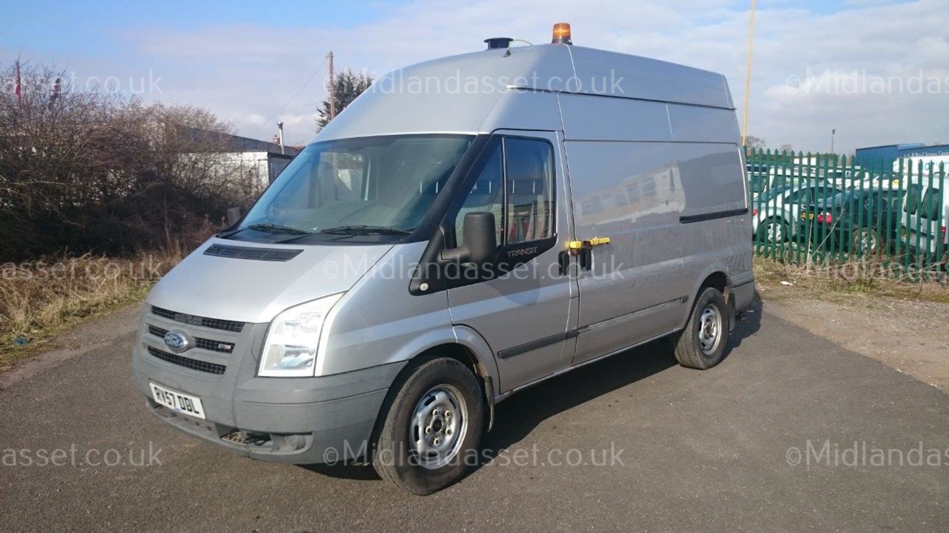 2007/57 REG FORD TRANSIT 140 T350M RWD WORKSHOP VAN FITTED WITH GENERATOR AND COMPRESSOR ONE OWNER - Image 2 of 21