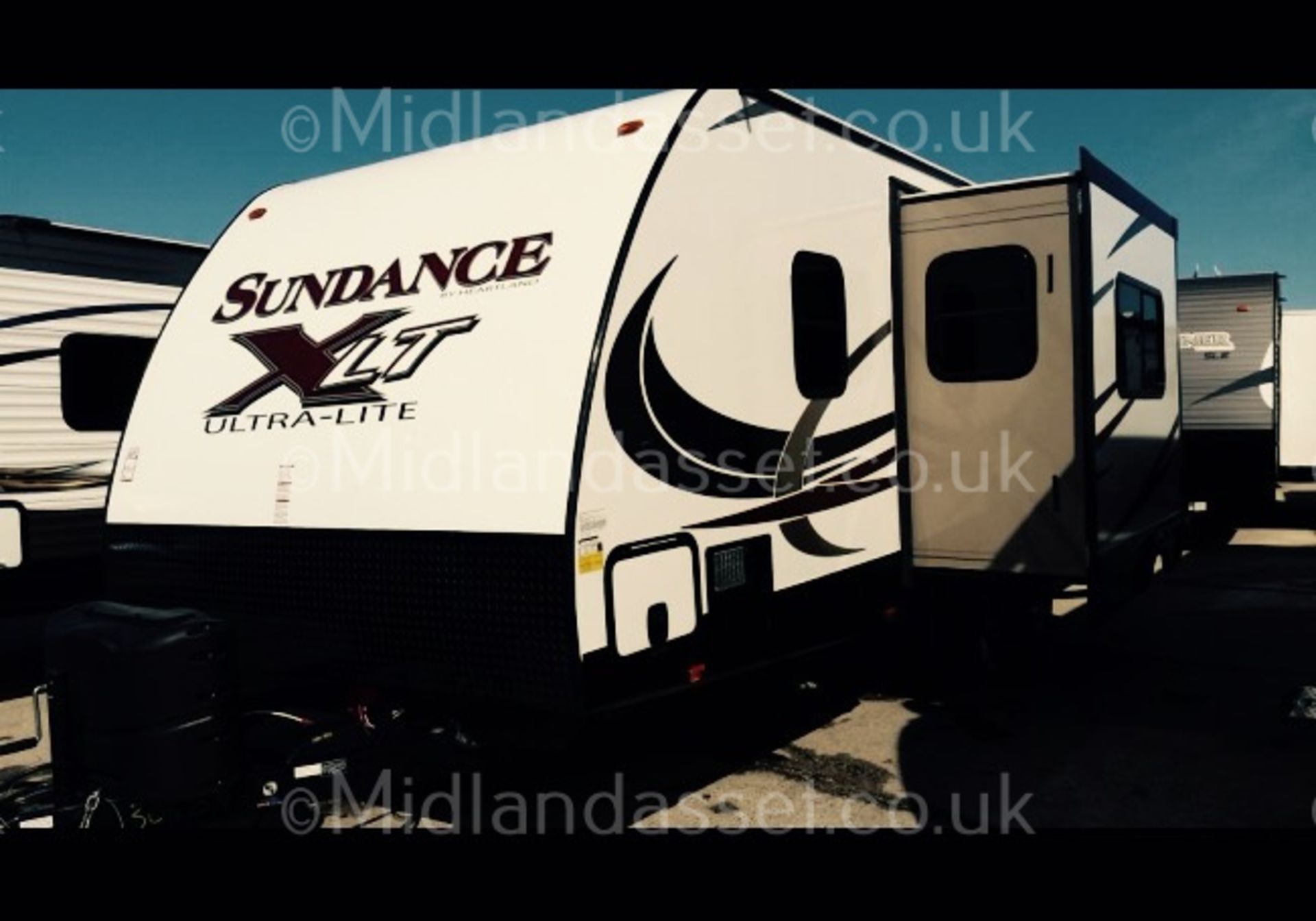 BRAND NEW 2015 SPEC HEARTLAND SUNDANCE 24BHSS LIGHTWEIGHT TRAVEL TRAILER 9 BERTH *PLUS VAT* - Image 2 of 11