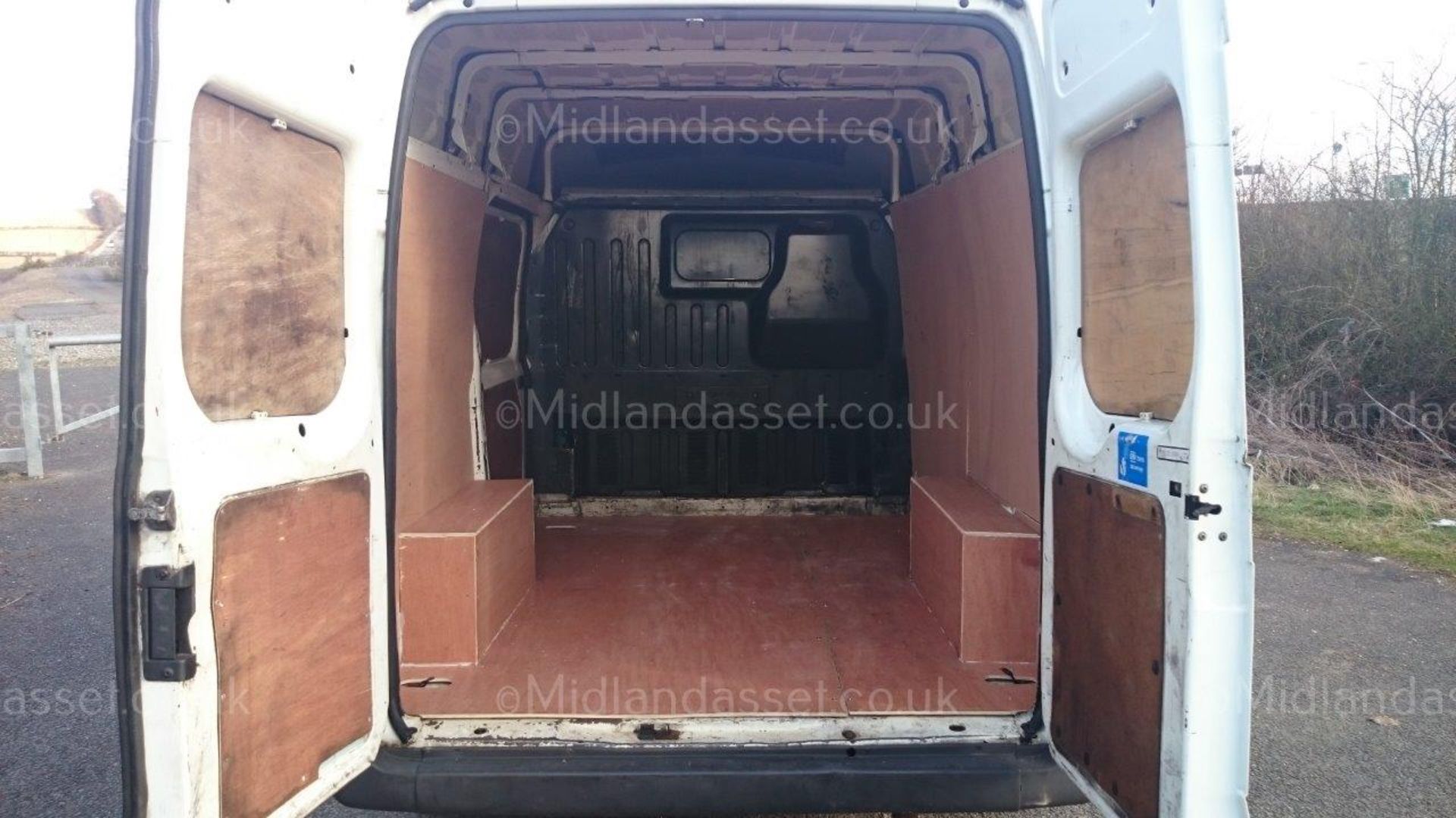 2007/07 REG FORD TRANSIT 85 T260S FWD PANEL VAN ONE FORMER KEEPER - Image 5 of 12
