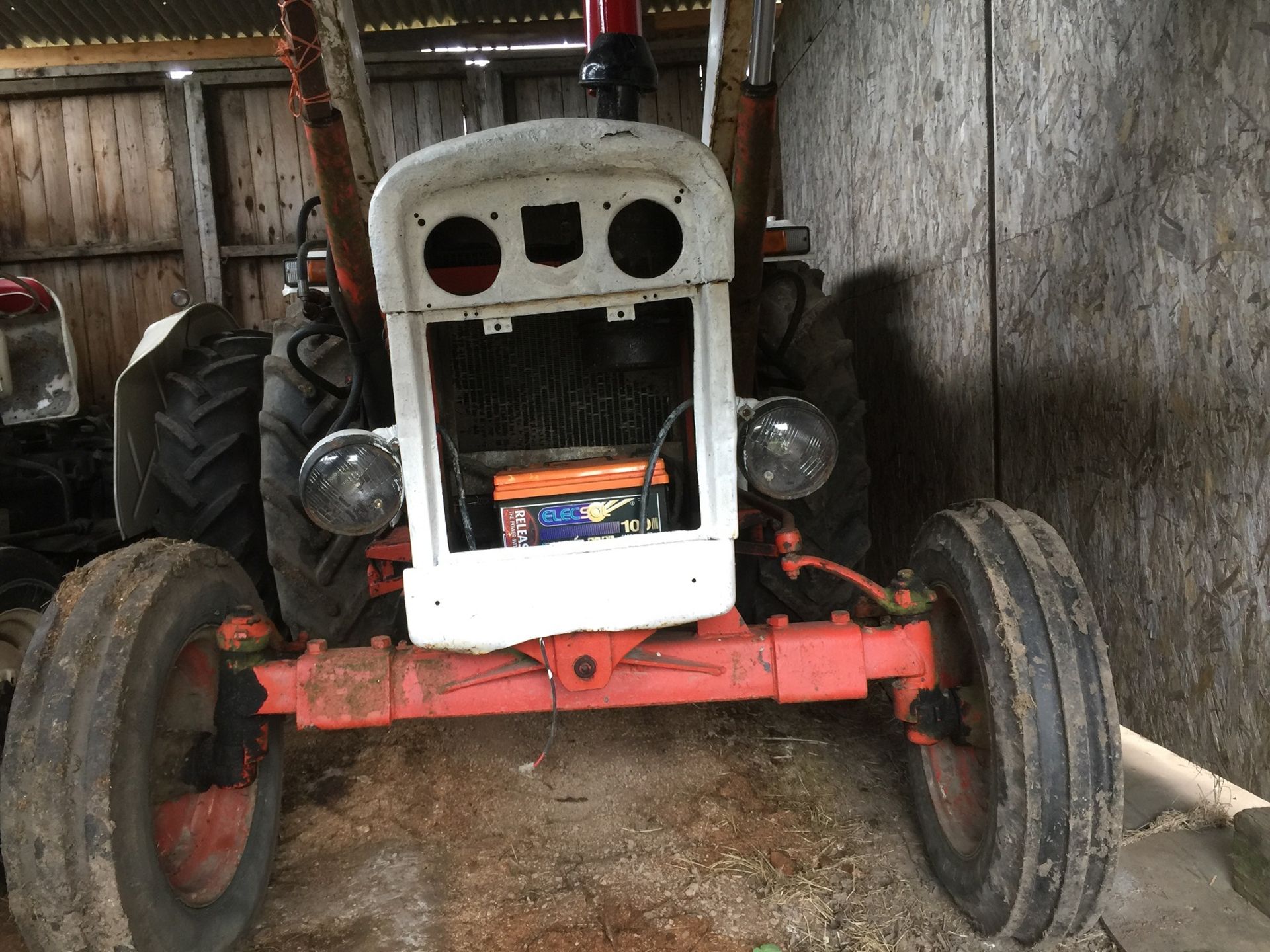 David Brown 885 tractor c/w front loader - Image 2 of 17