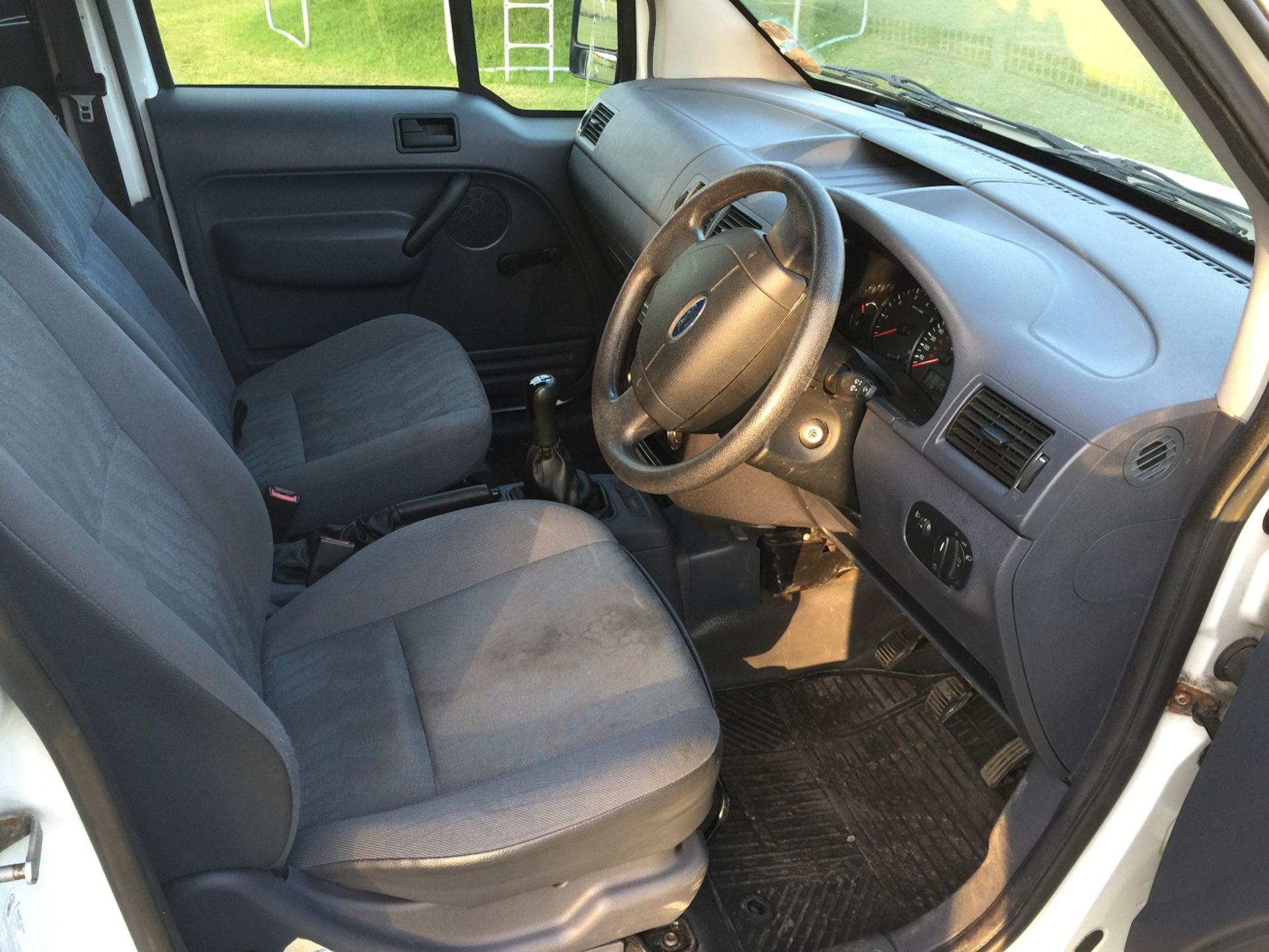 CLEAN 2009 FORD TRANSIT CONNECT 200L - NO VAT - Image 18 of 23