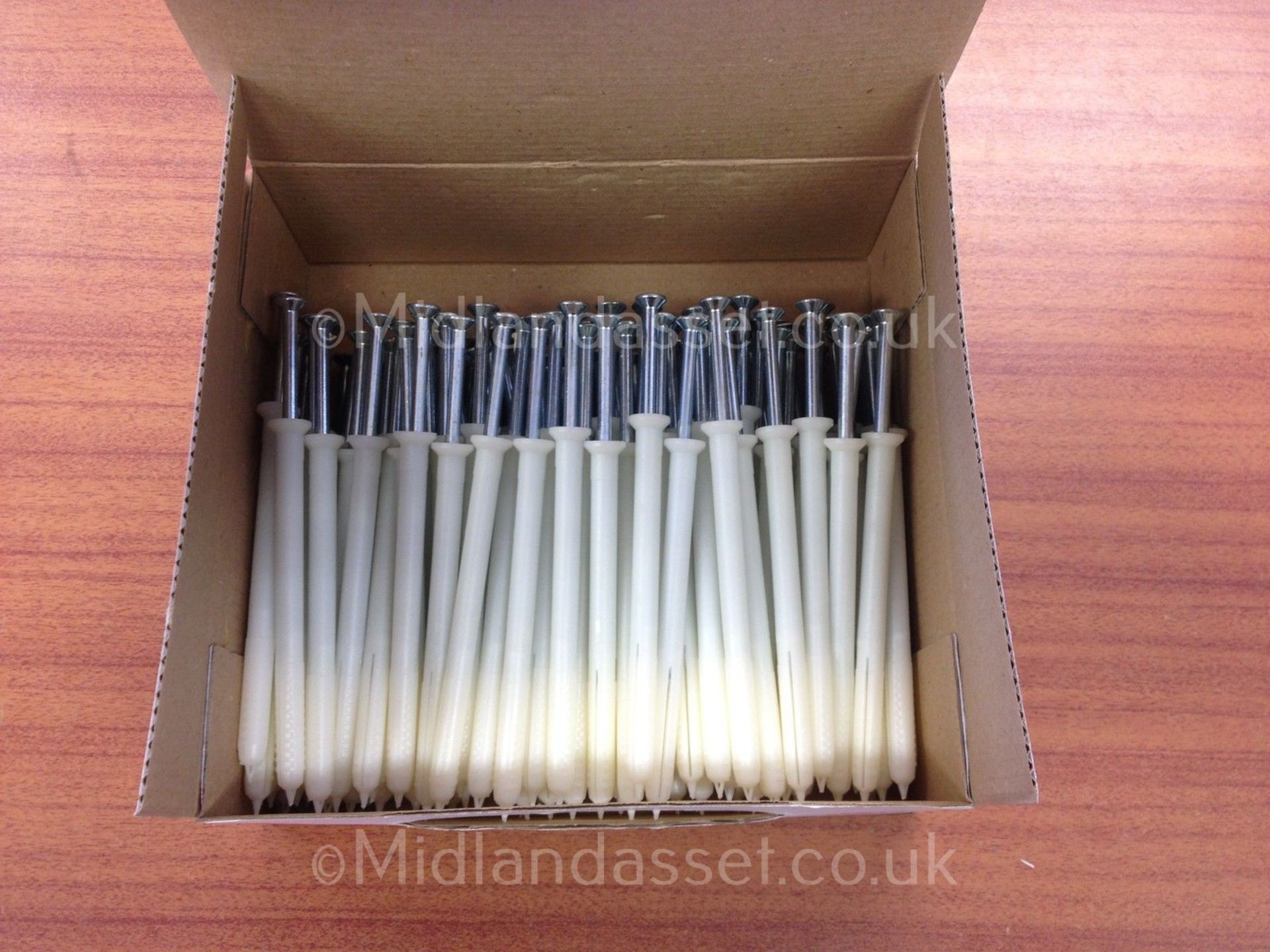 100 SPEED PLUG HAMMER IN FIXINGS *NO VAT* - Image 4 of 6