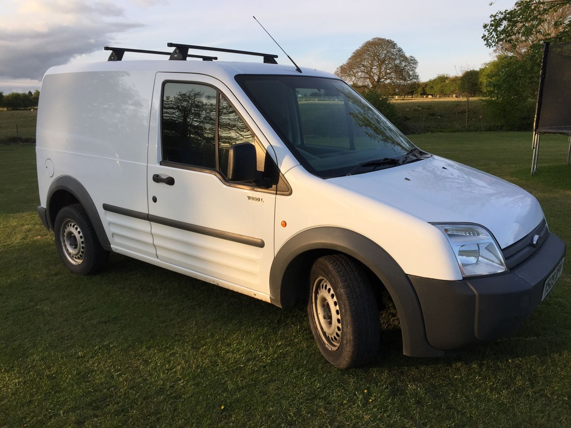 CLEAN 2009 FORD TRANSIT CONNECT 200L - NO VAT - Image 10 of 23