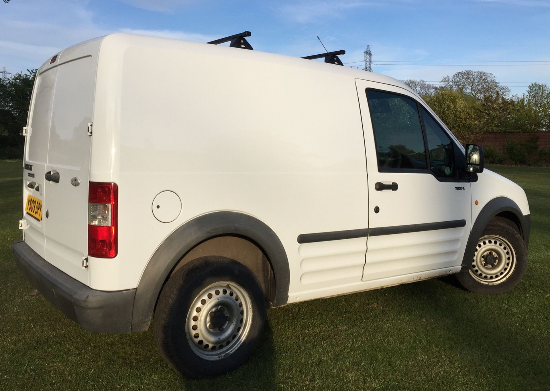 CLEAN 2009 FORD TRANSIT CONNECT 200L - NO VAT - Image 3 of 23