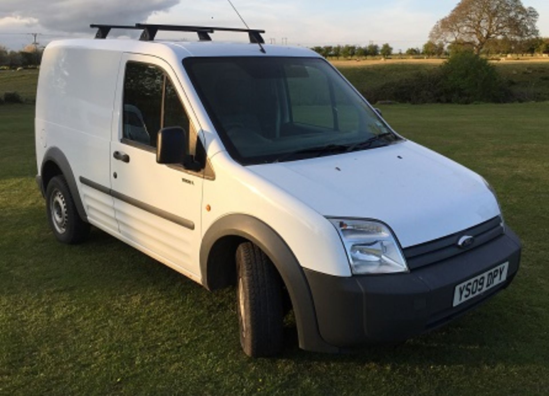 CLEAN 2009 FORD TRANSIT CONNECT 200L - NO VAT