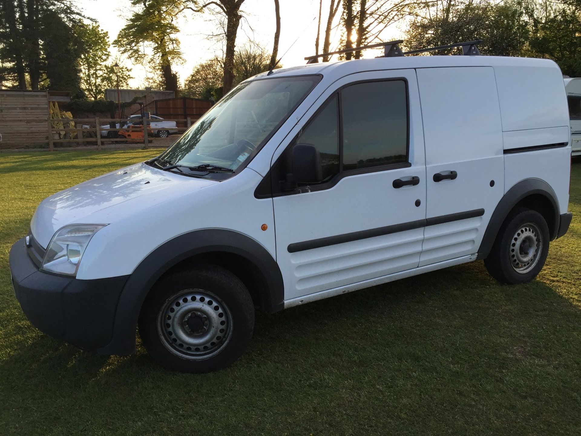 CLEAN 2009 FORD TRANSIT CONNECT 200L - NO VAT - Image 5 of 23