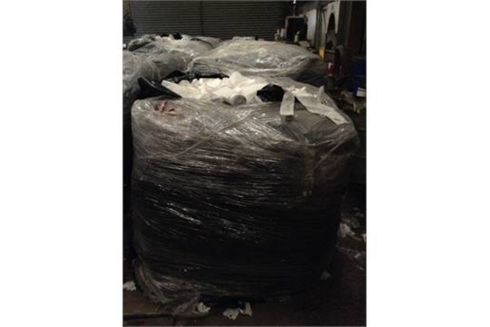 PALLET OF ABSORBENT SCREEN WIPES, FACTORY OFFCUTS ETC. inc END OF ROLLS - Image 2 of 2