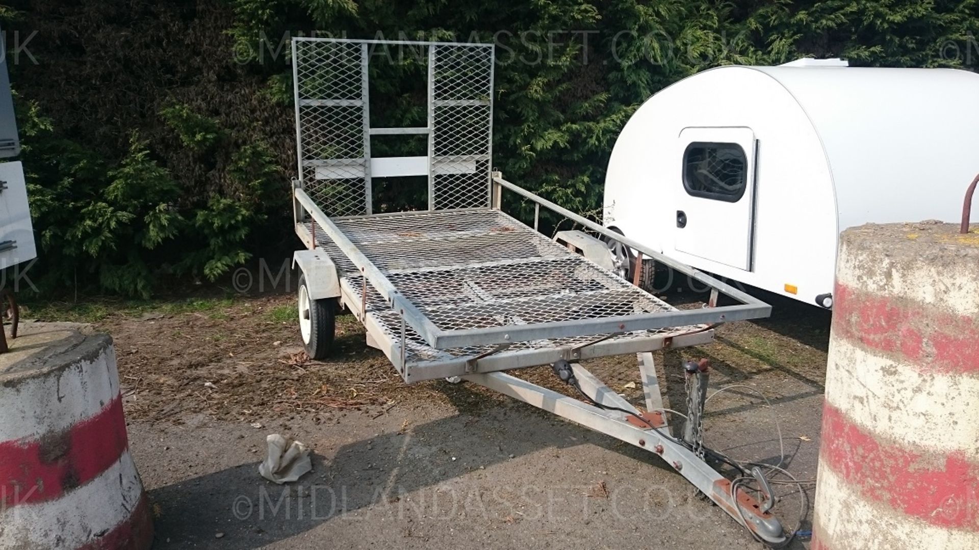 SINGLE AXLE TRAILER