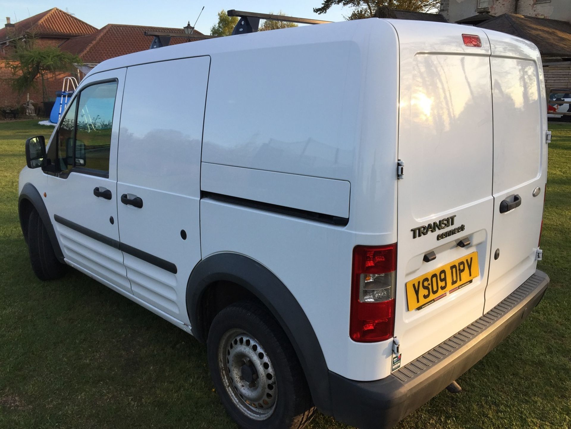 CLEAN 2009 FORD TRANSIT CONNECT 200L - NO VAT - Image 2 of 23