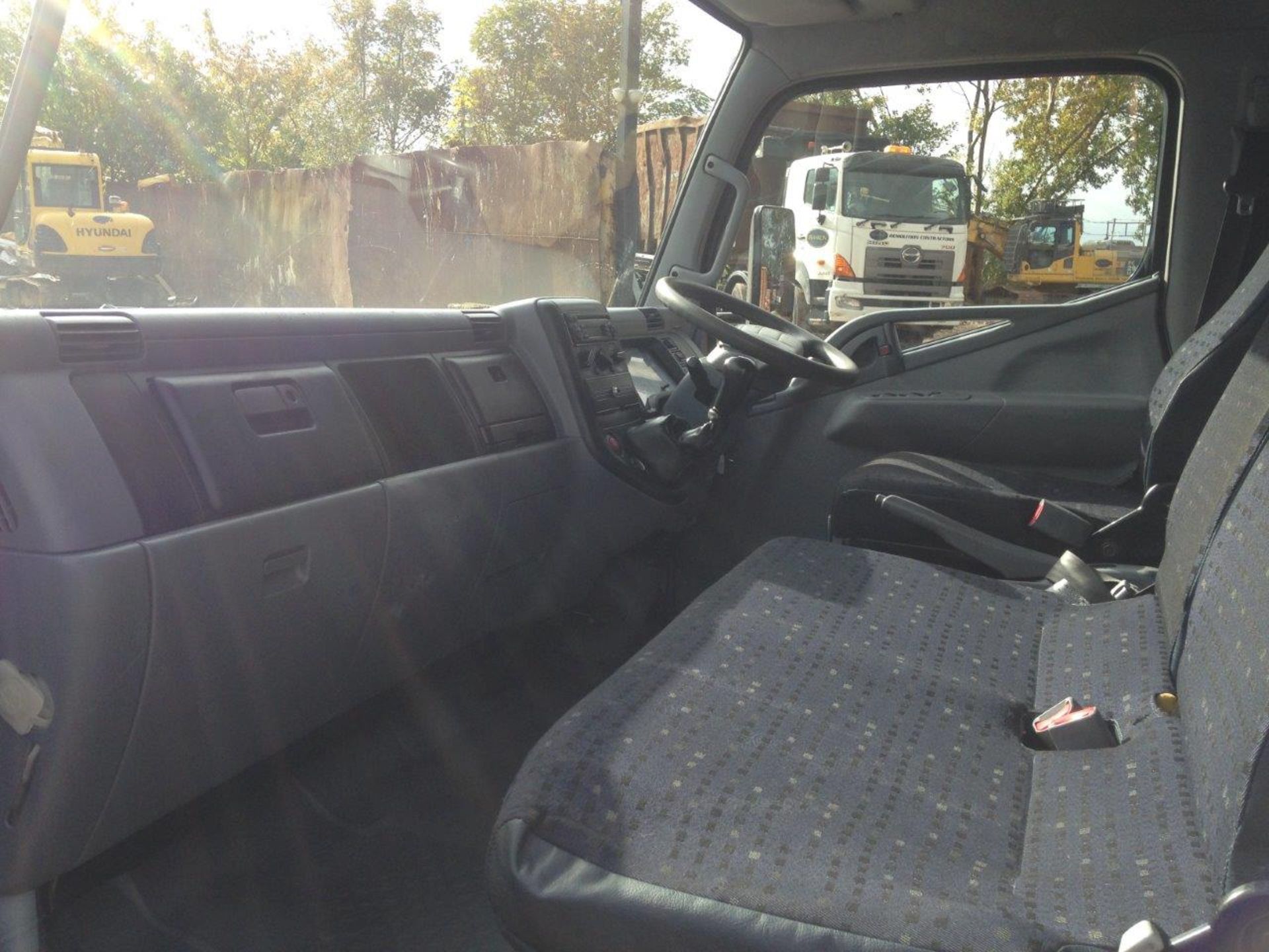 2009/59 REG MITSUBISHI FUSO CANTER 3C13-34 LWB 14 FT DROPSIDE TRUCK ONE OWNER - Image 7 of 10