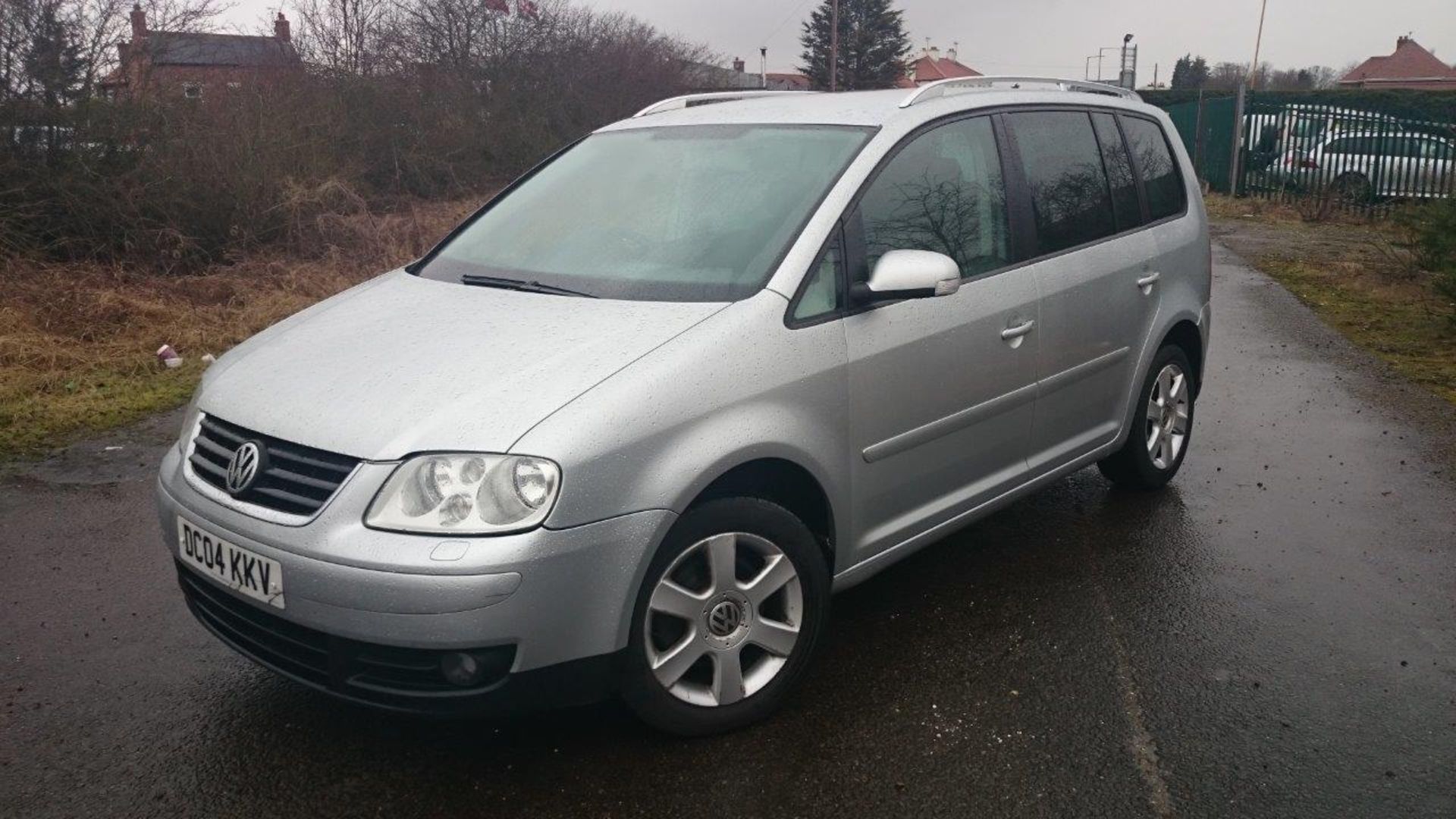 2004/04 REG VOLKSWAGEN TOURAN SPORT TDI *NO VAT* - Image 2 of 18