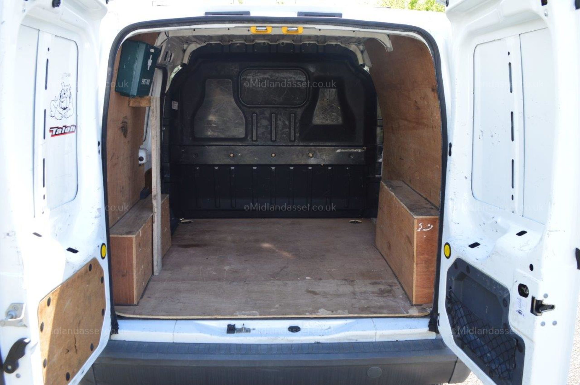 CLEAN 2009/09 REG FORD TRANSIT CONNECT T200 L75 SHOWING ONE OWNER FROM NEW *NO VAT* - Image 6 of 15