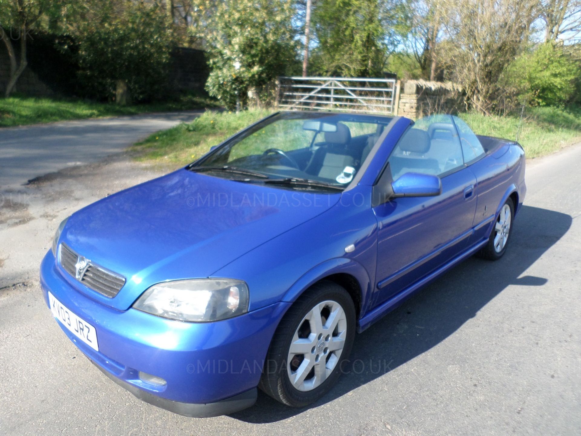 2003/03 REG VAUXHALL ASTRA COUPE 2 DOOR CONVERTIBLE BLUE *NO VAT* - Image 2 of 11