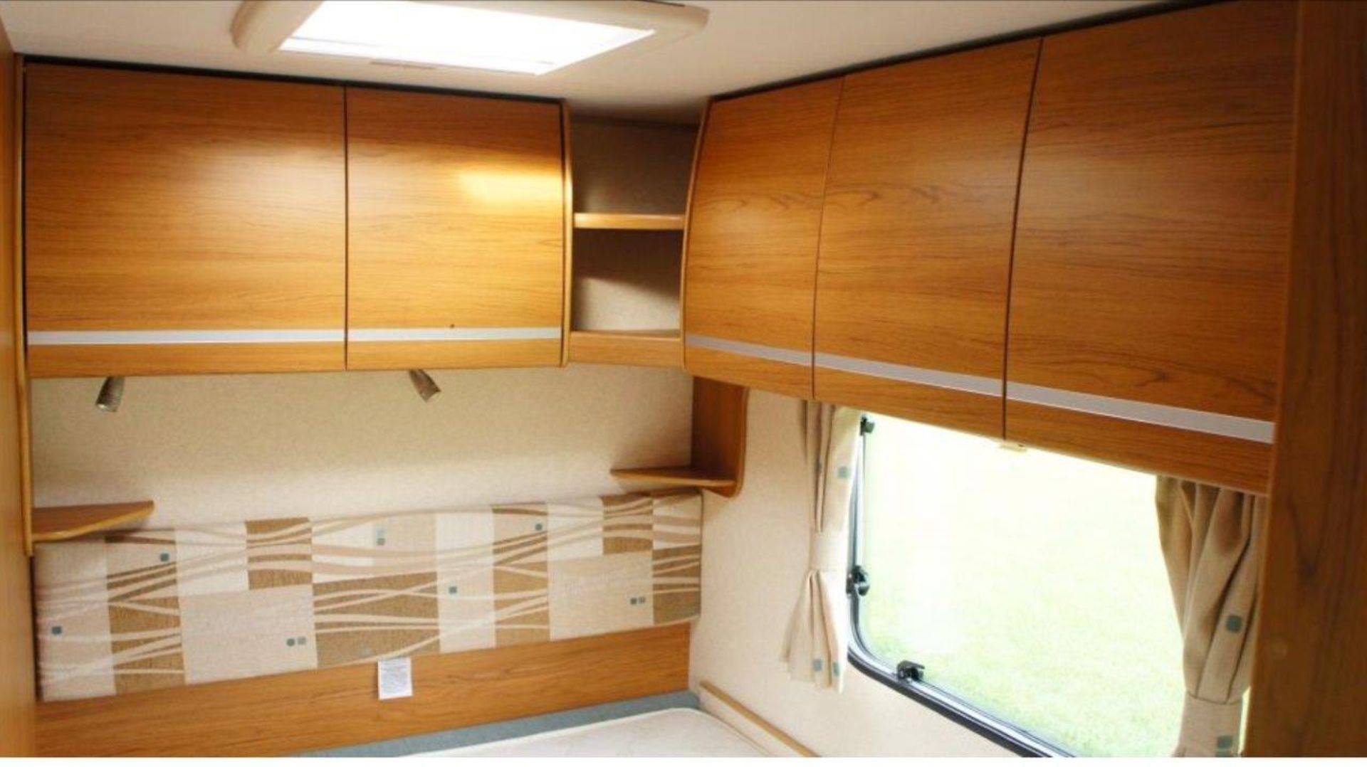 2009 BAILEY PAGEANT SERIES 7 BURGUNDY 4 BERTH TOURER CARAVAN *NO VAT* - Image 9 of 12